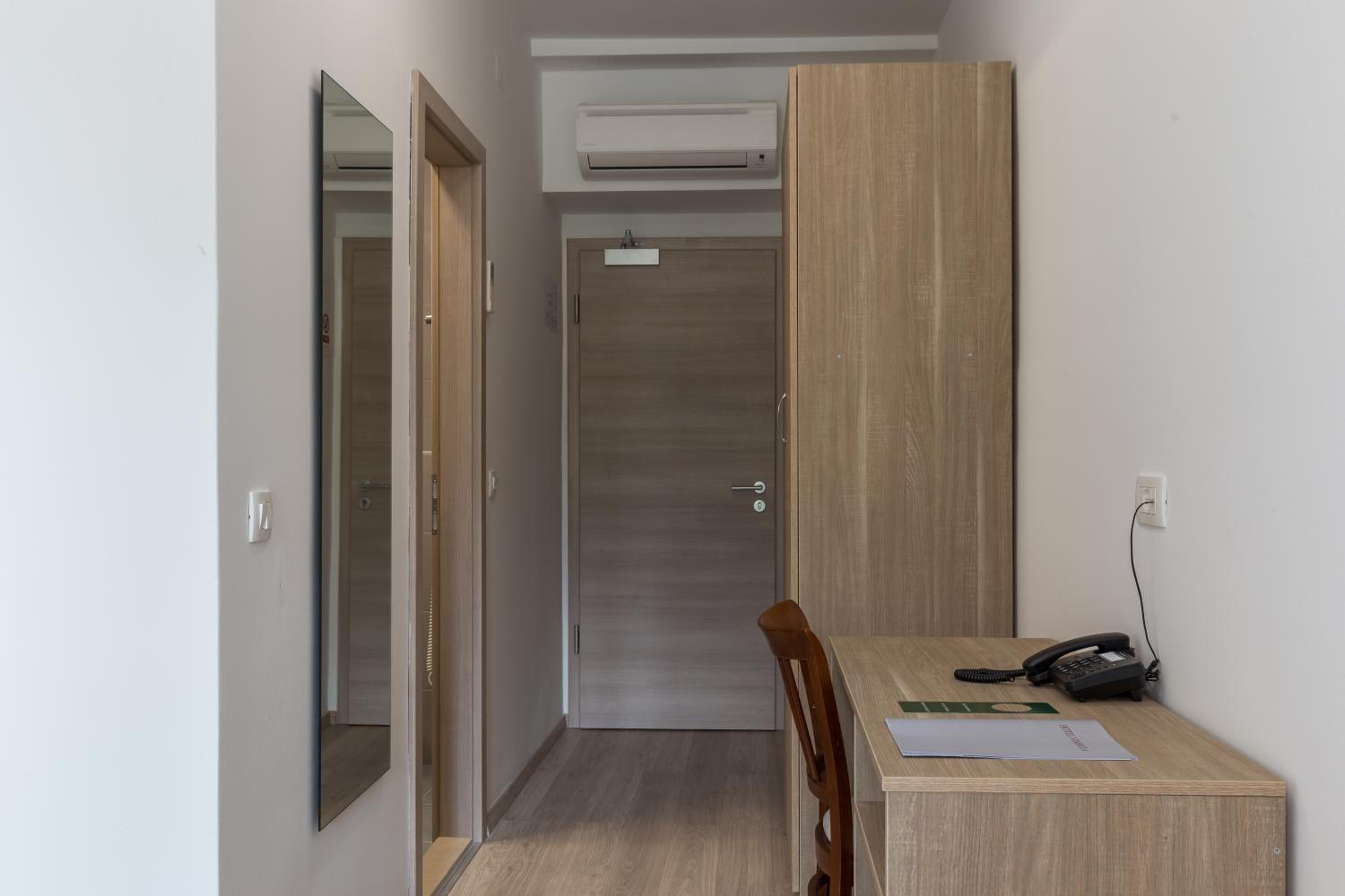 Doppel- oder Zweibettzimmer mit Meerblick