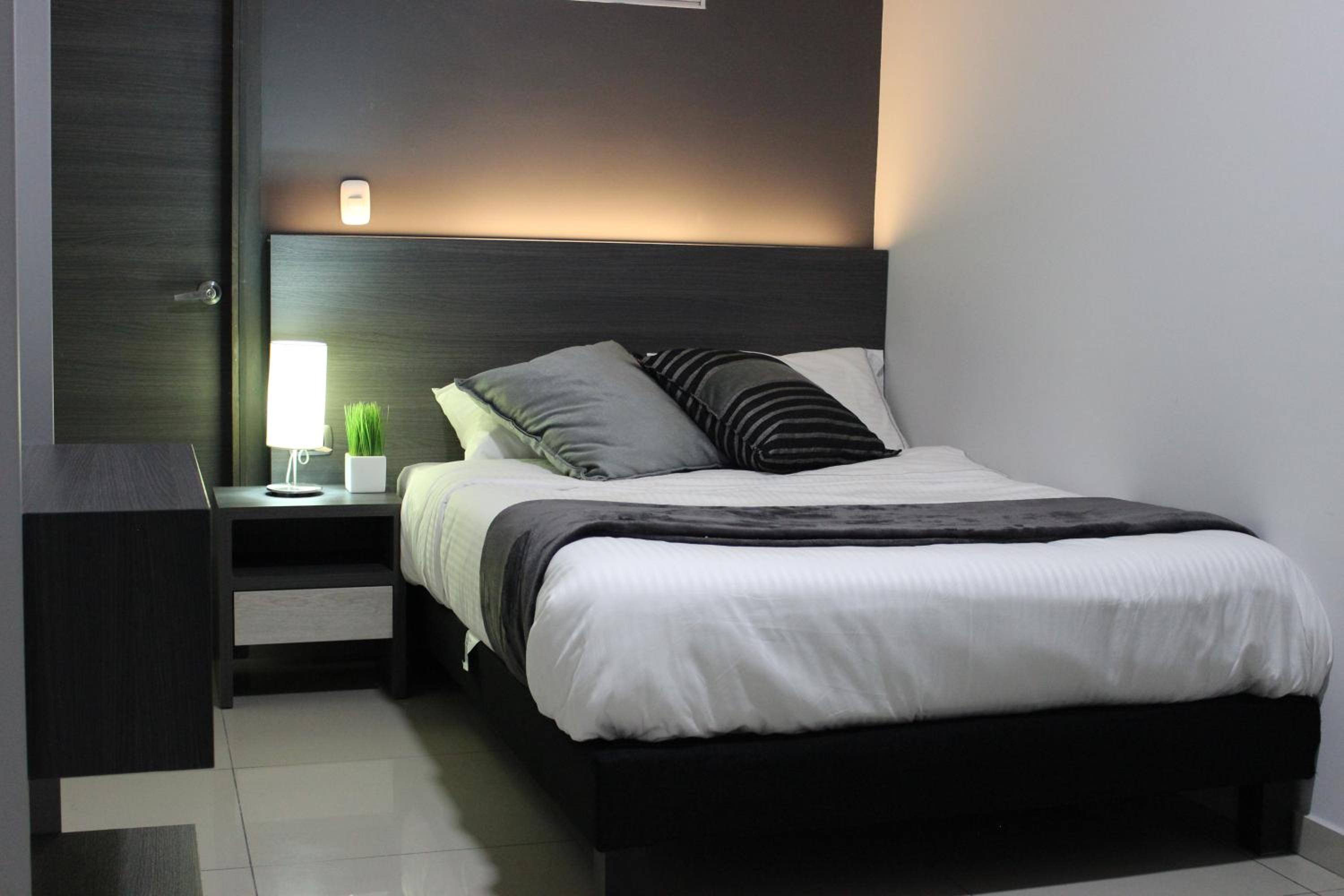 Deluxe Double Room (2 Adults + 1 Child) photo 2