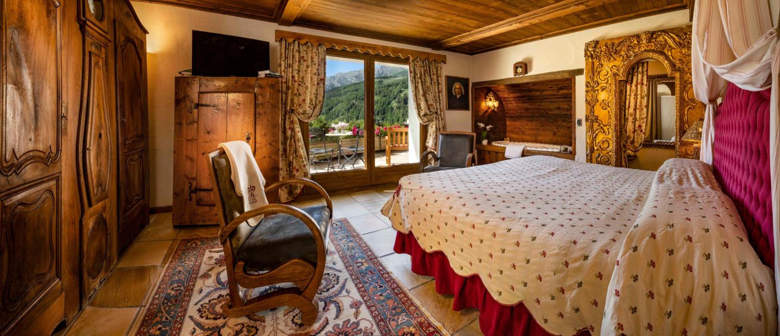 Suite with Balcony - Photo 3
