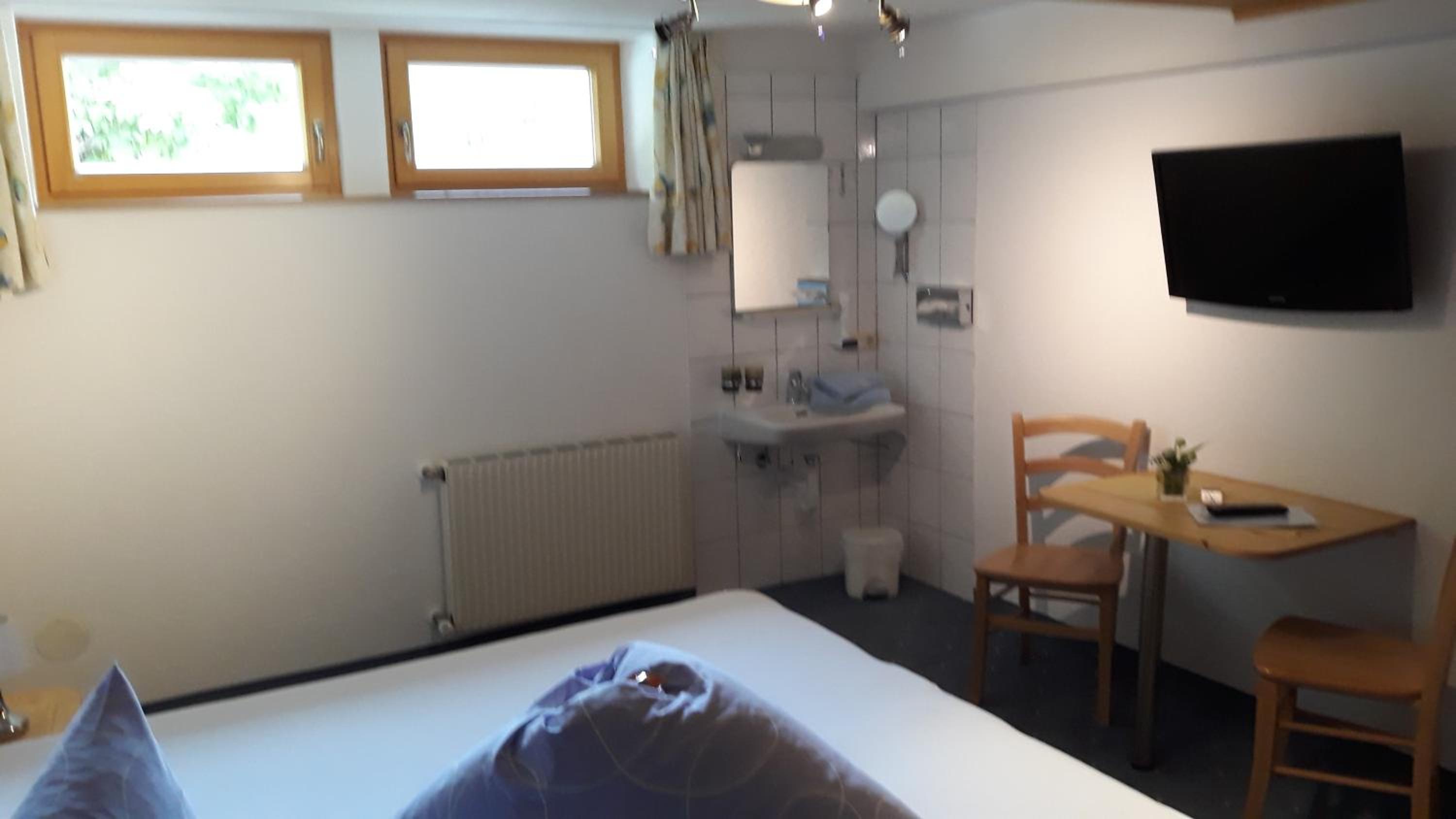 Double Room with Shared Bathroom photo 3
