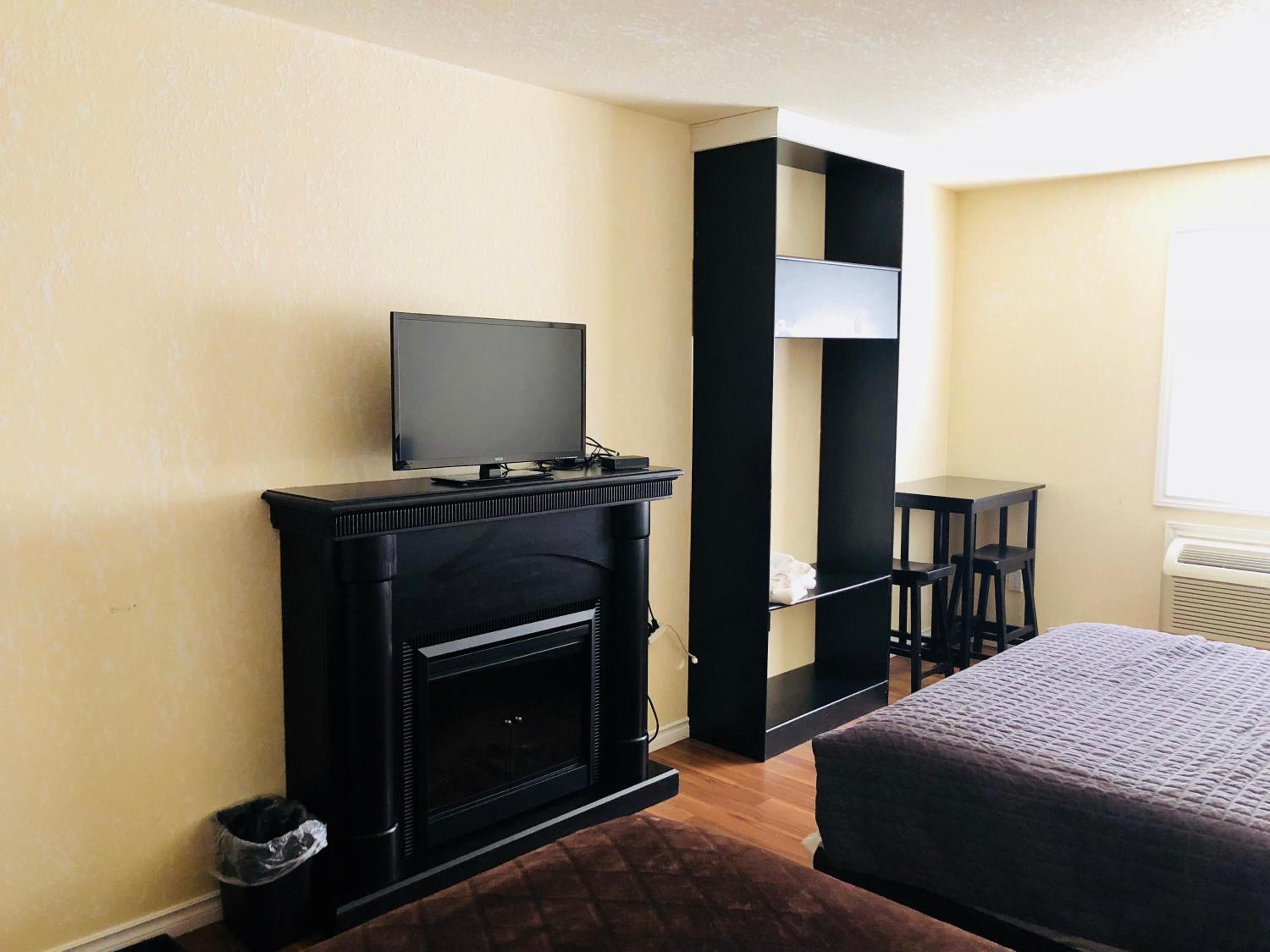Budget Double Room photo 3