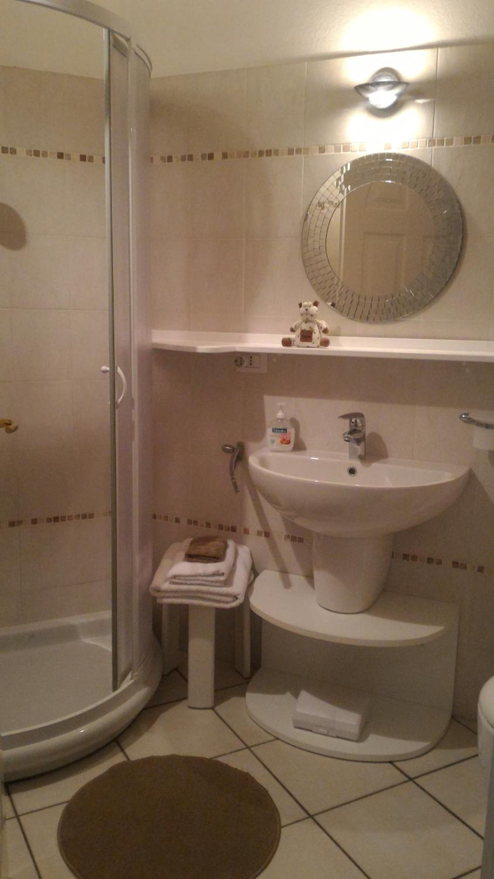 Twin Room with Private External Bathroom photo 3