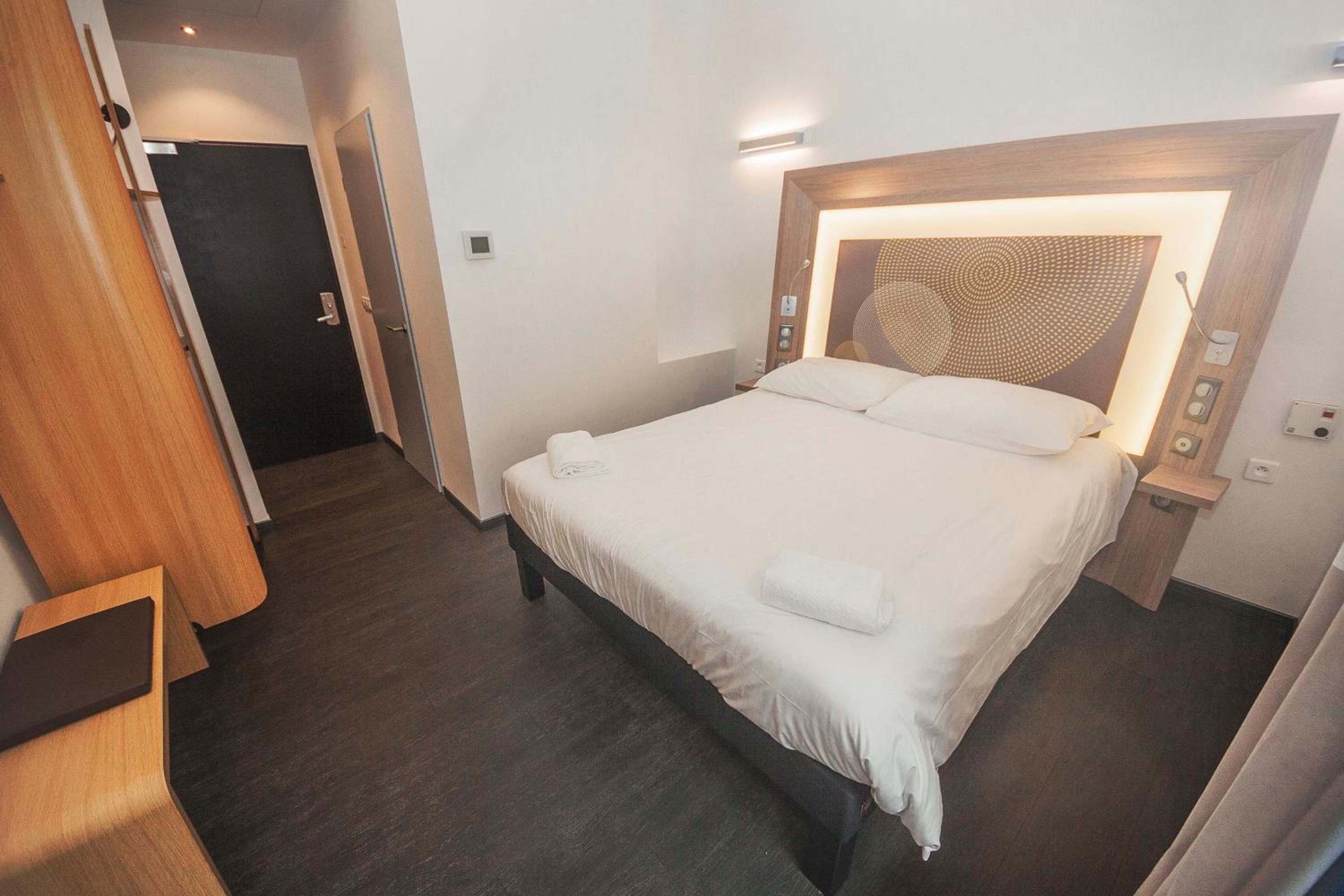 Double Room - Photo 5