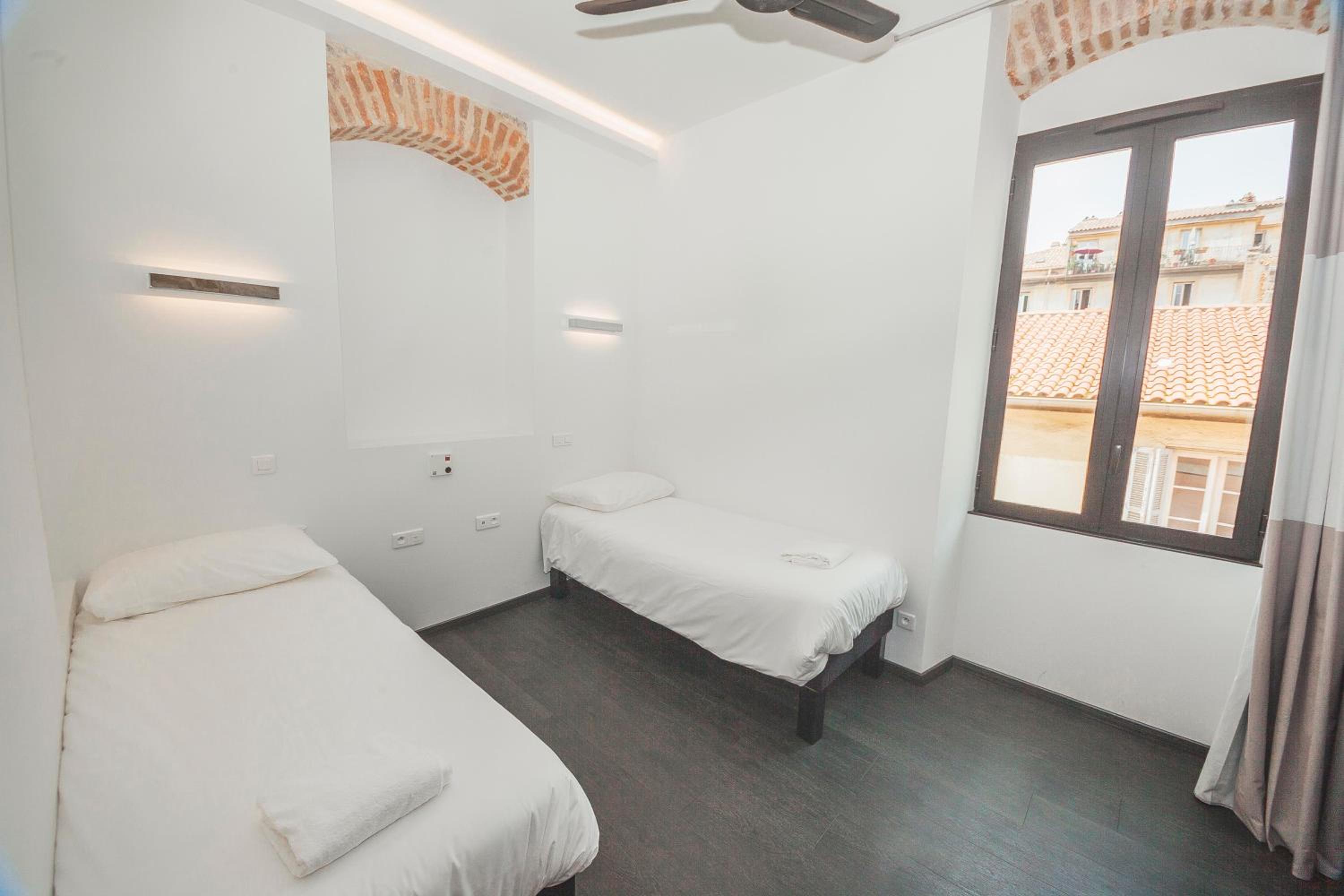 Twin Room - Photo 5