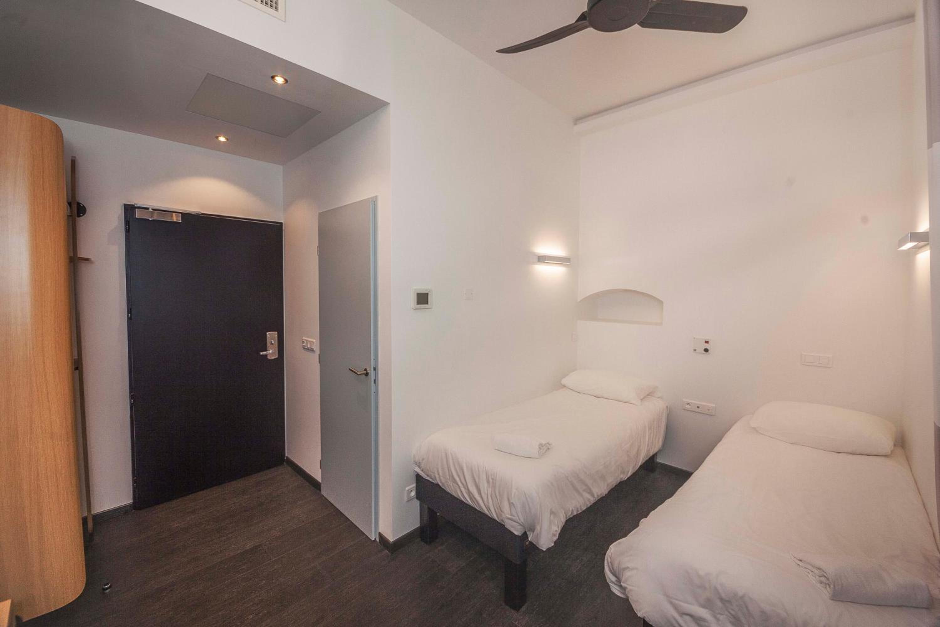 Twin Room - Photo 4