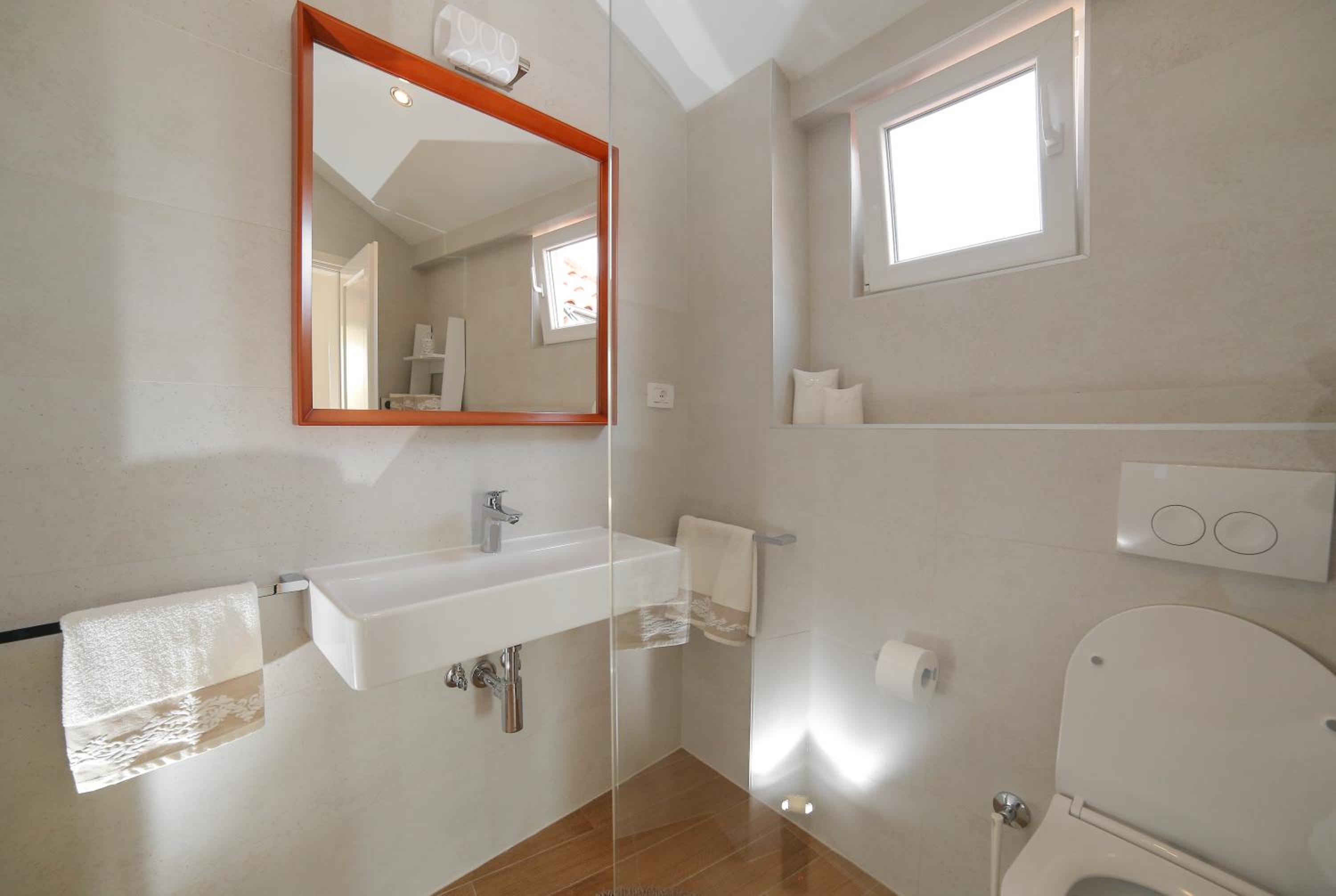 Apartment - Split Level photo 2
