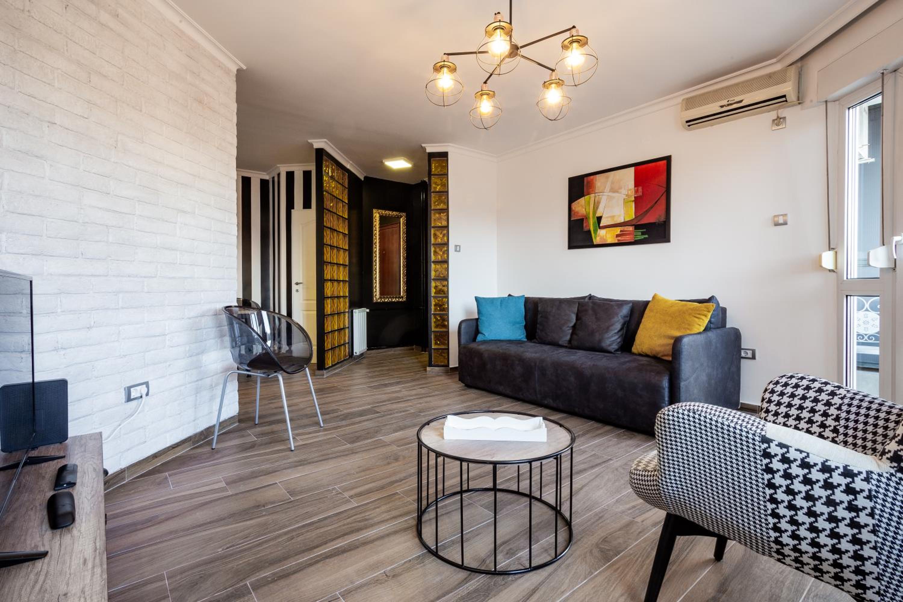 Apartment photo 1