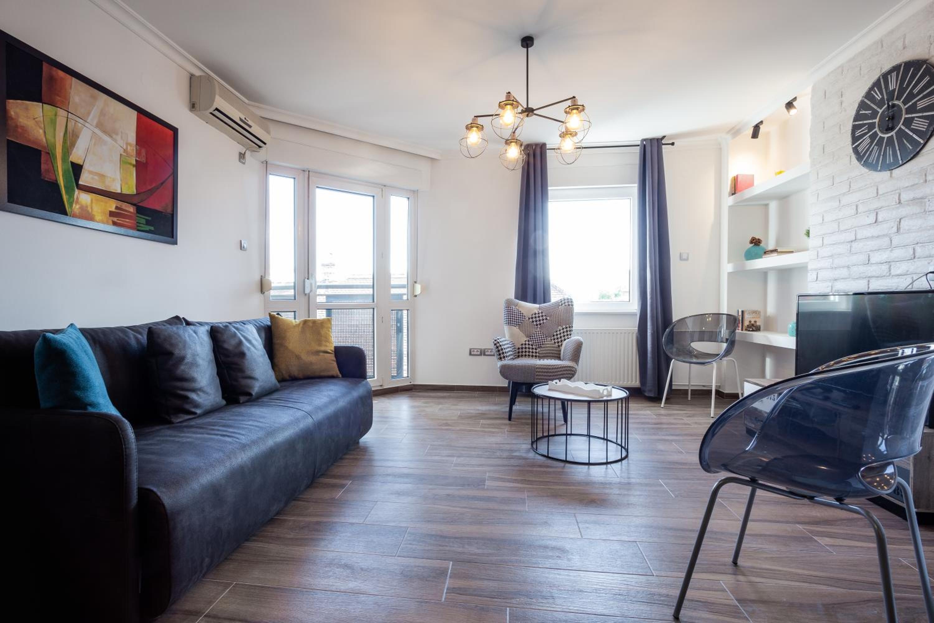 Apartment photo 2
