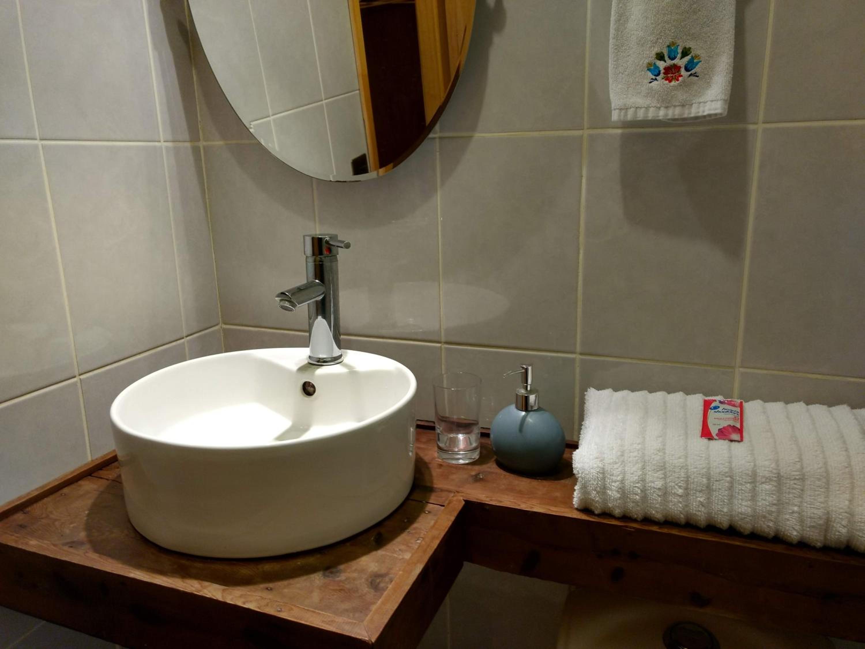 Single Room with Private Bathroom photo 2