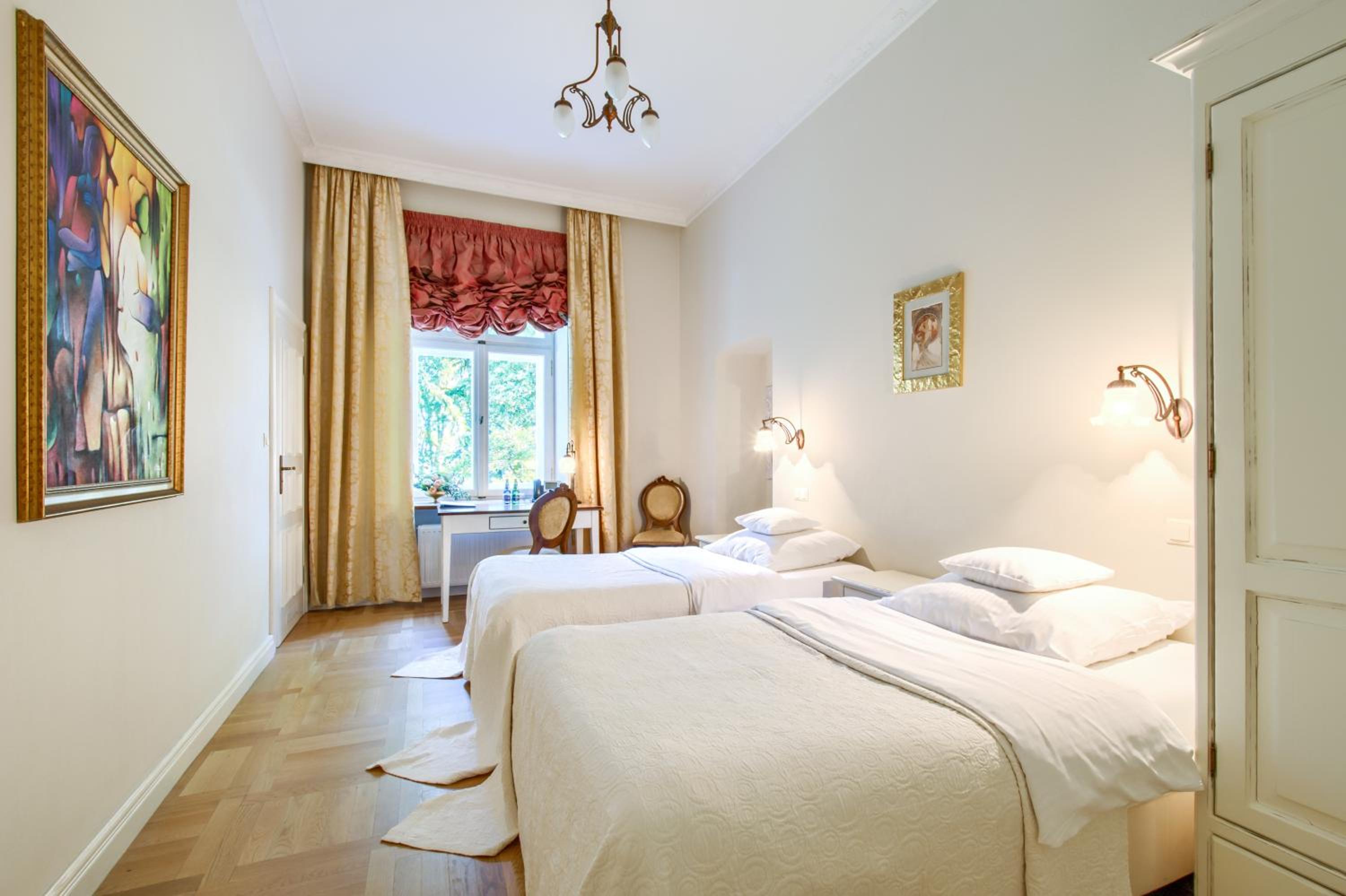 Double or Twin Room - Photo 4