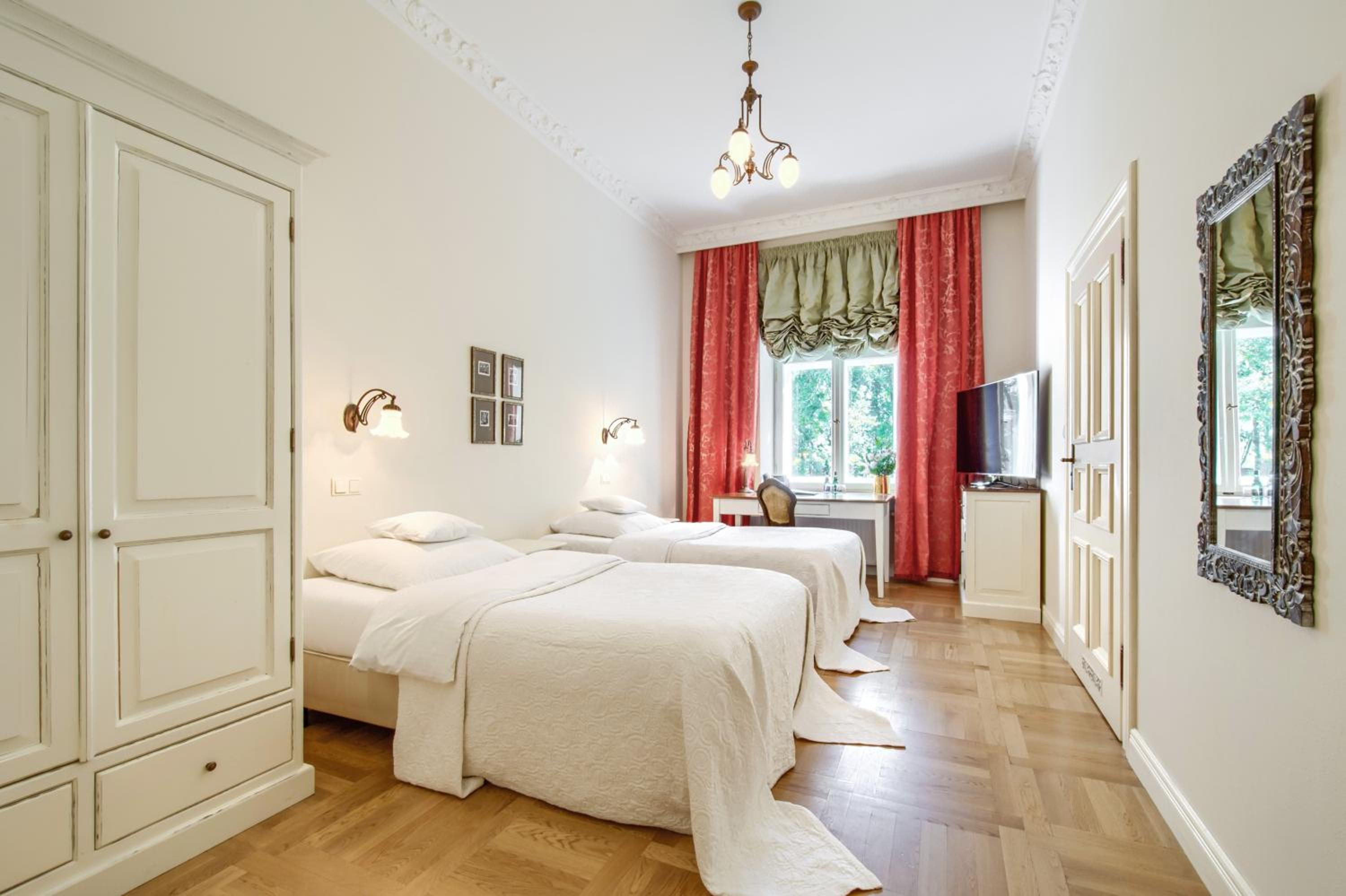 Standard Double Room - Photo 2