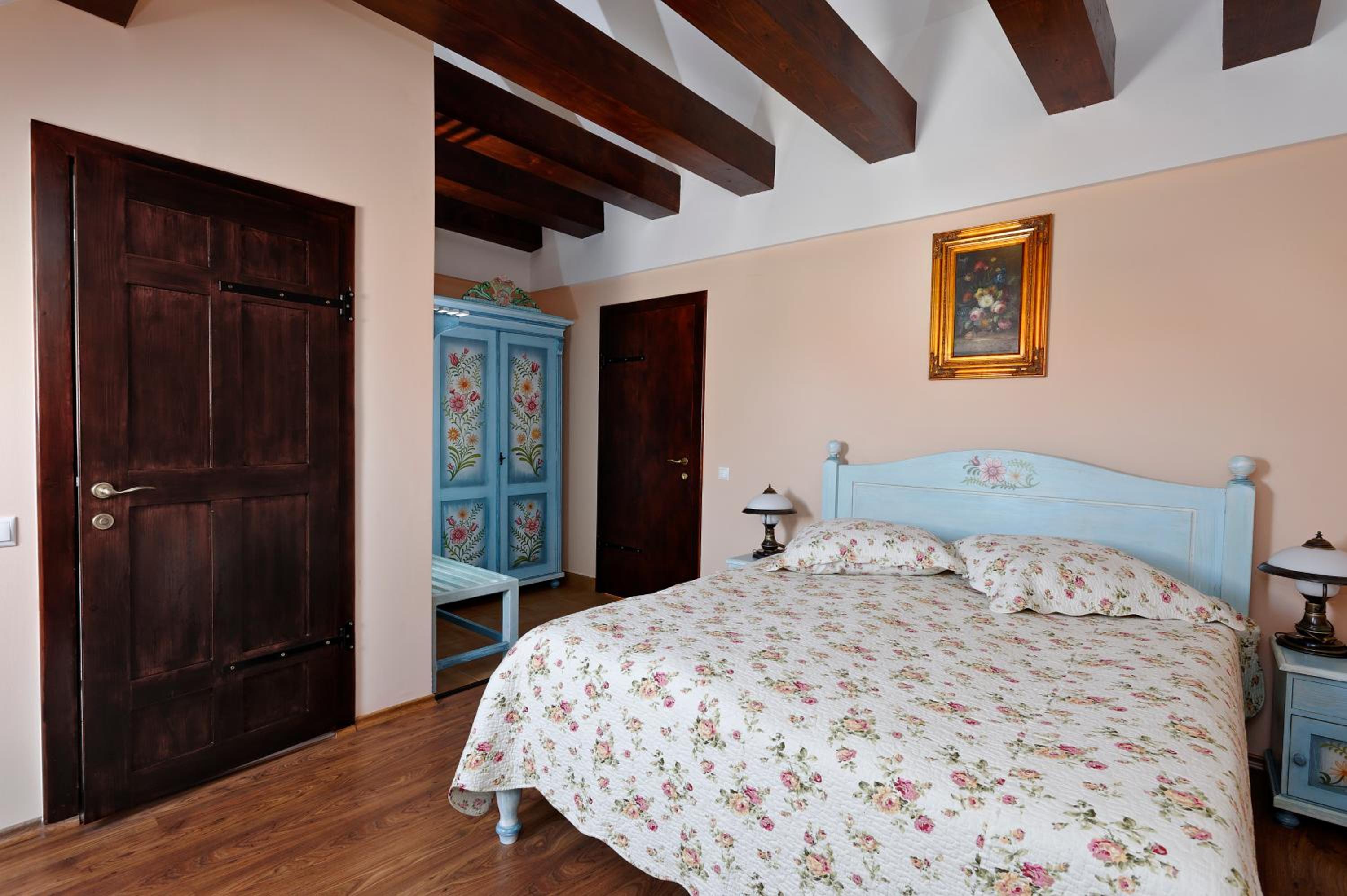 Six-Bedroom Villa  photo 3