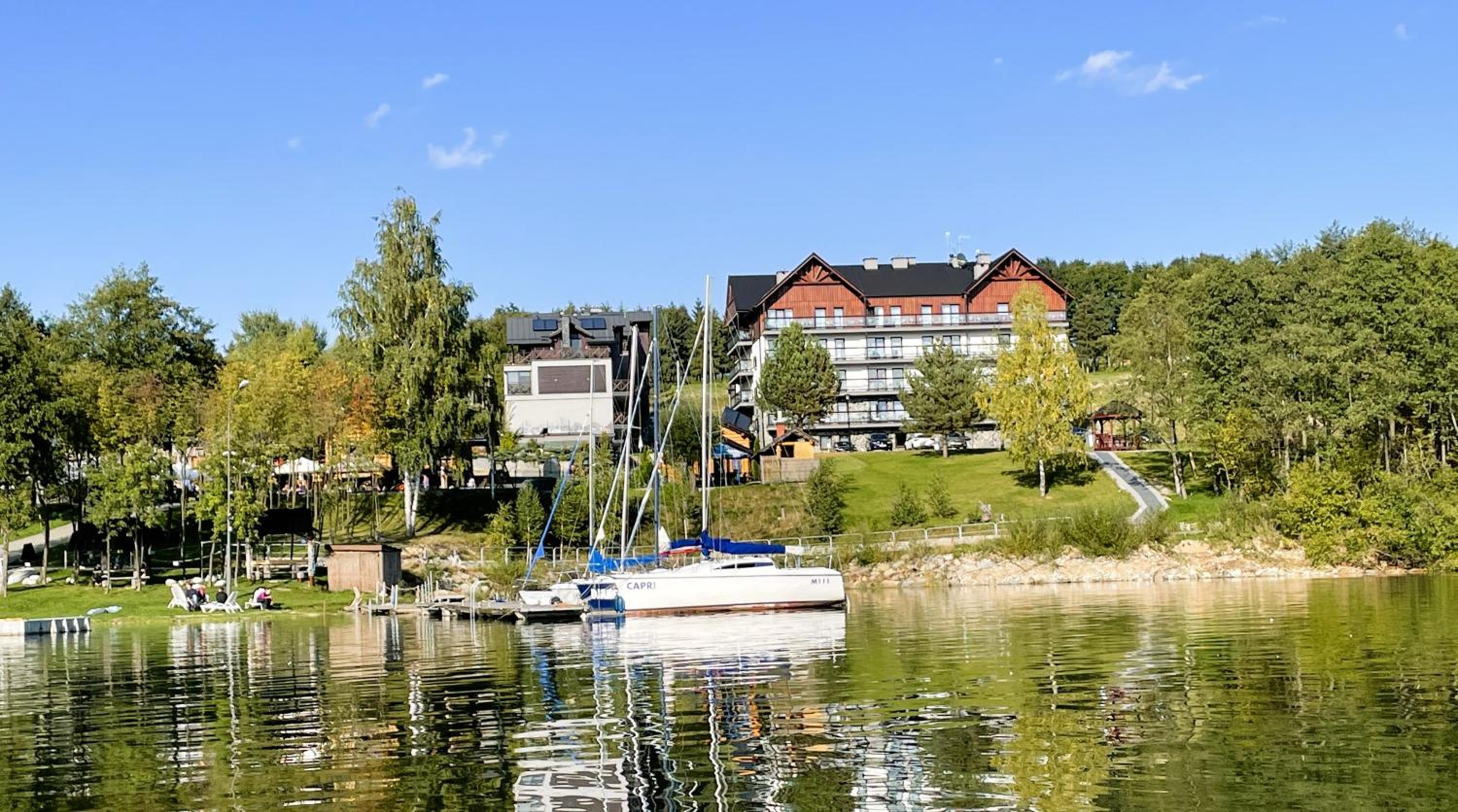 Apartment with Lake View