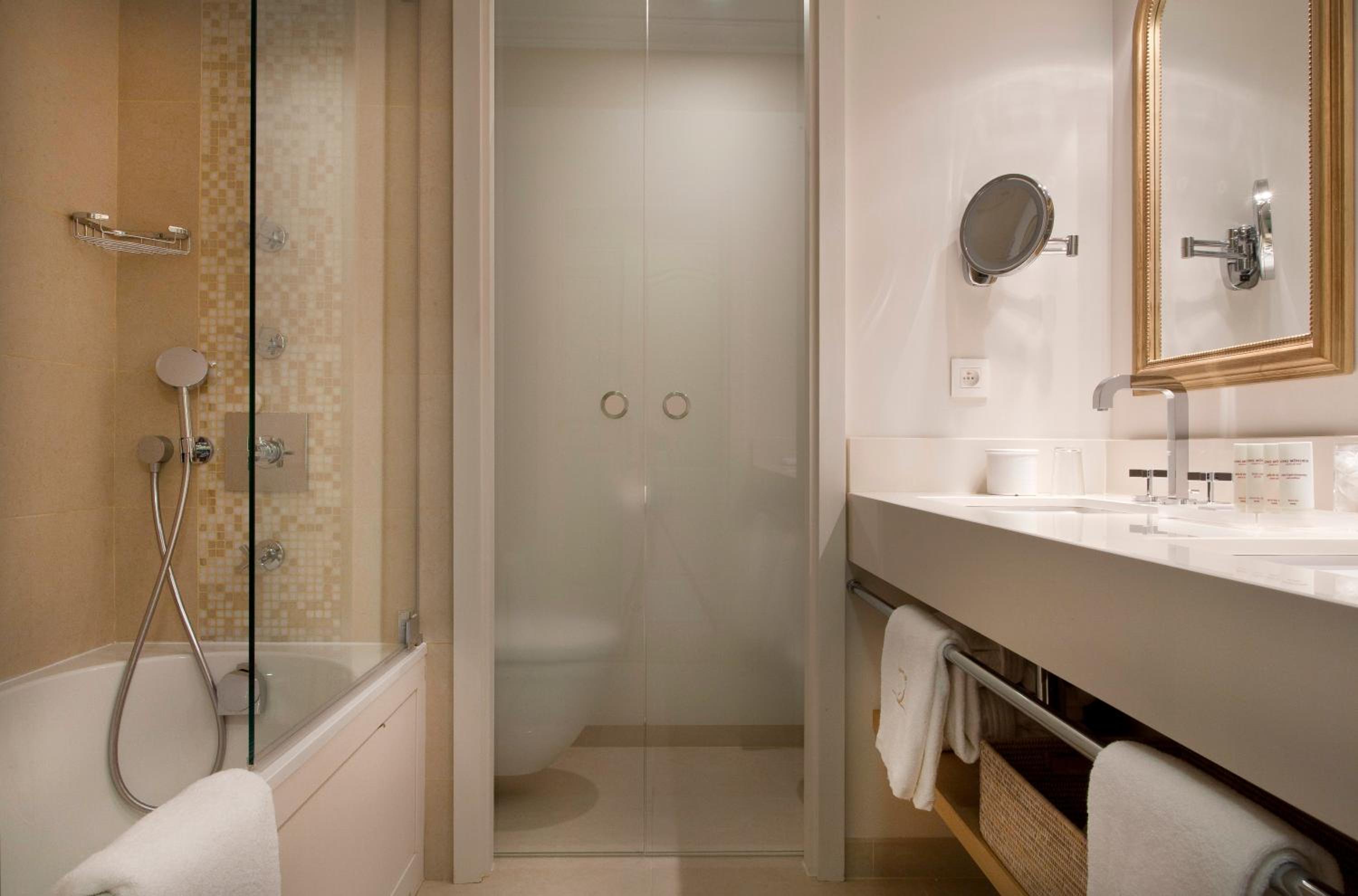 Family Room - Free Access to Spa and Private Beach photo 2