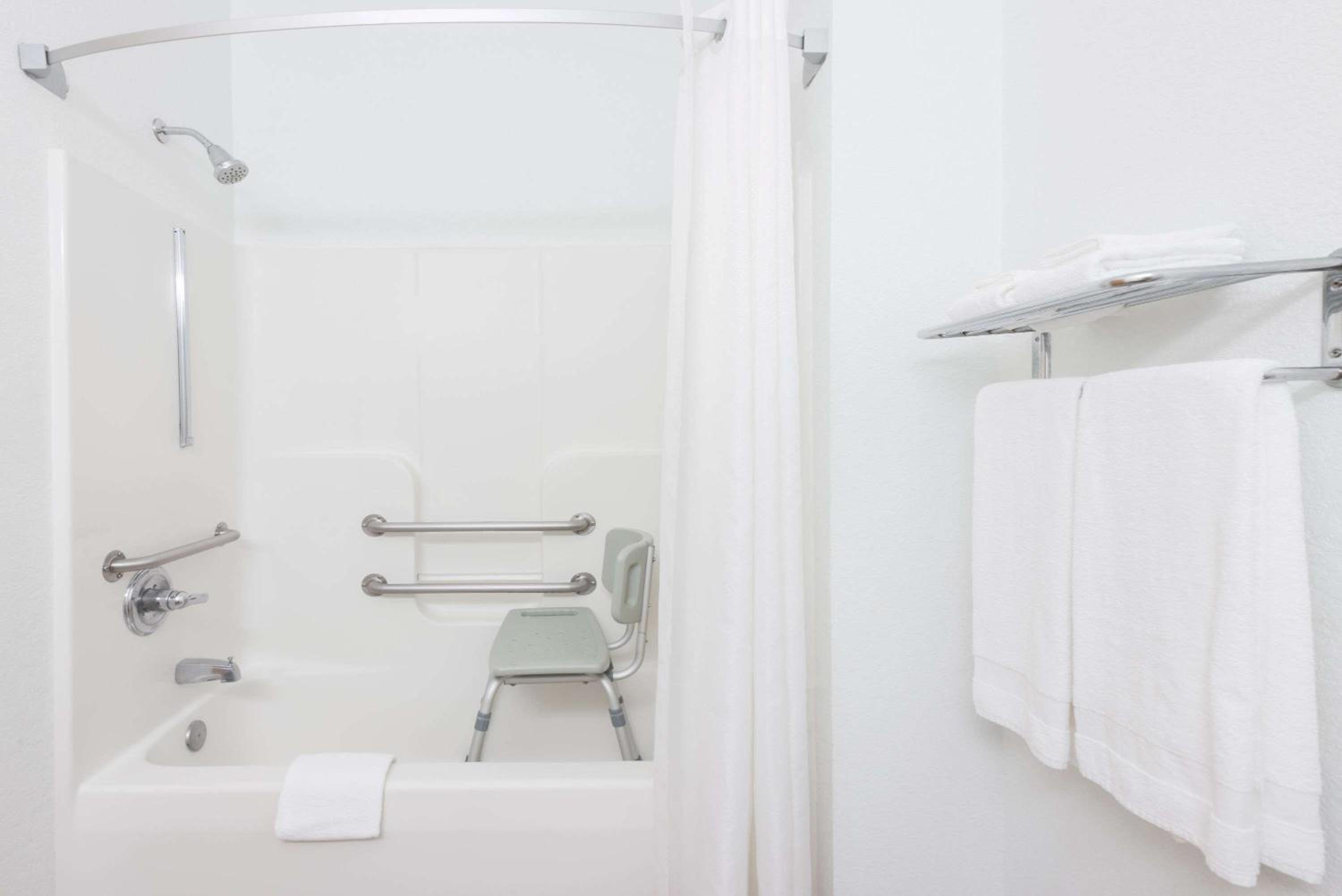Queen Room - Disability Access/Non-Smoking - Photo 4