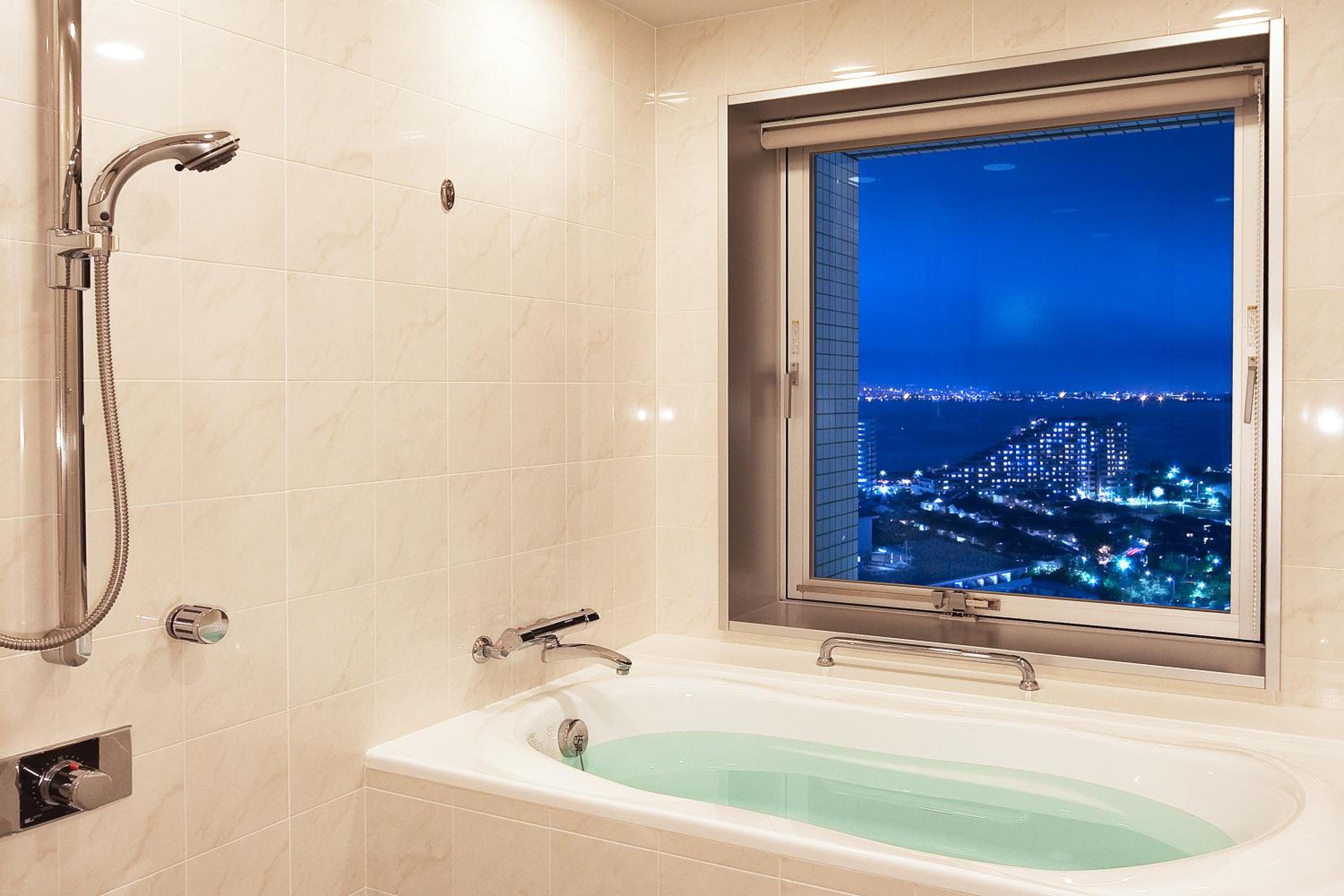 Corner Terrace Room - Emion Tower
