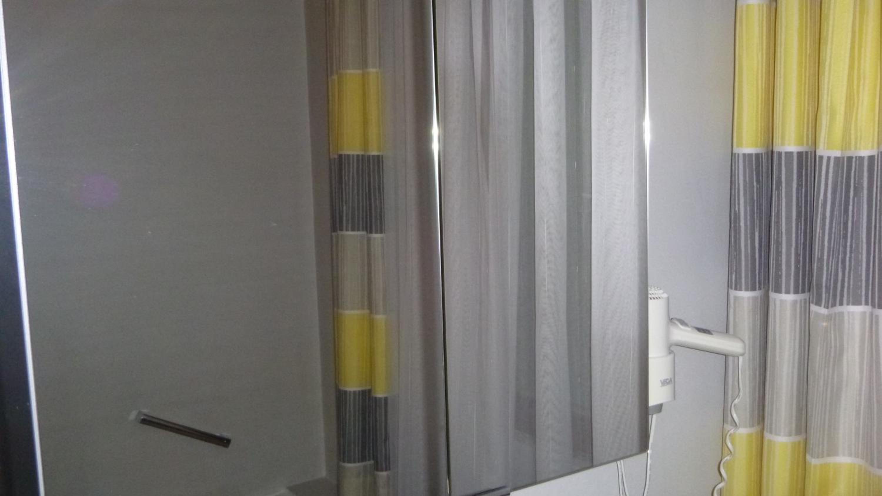 Quadruple Room with Private Bathroom photo 3