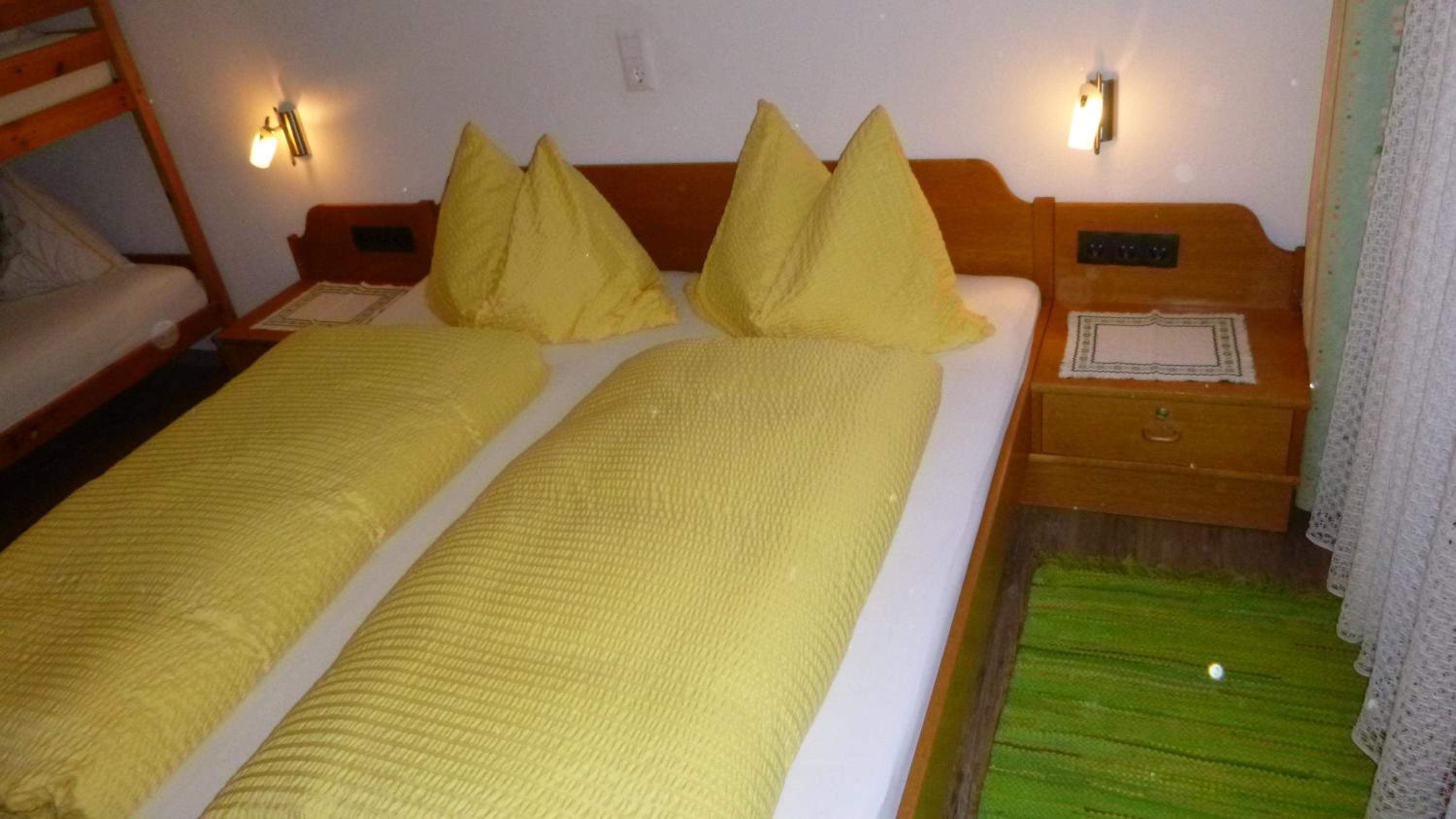 Quadruple Room with Private Bathroom photo 2