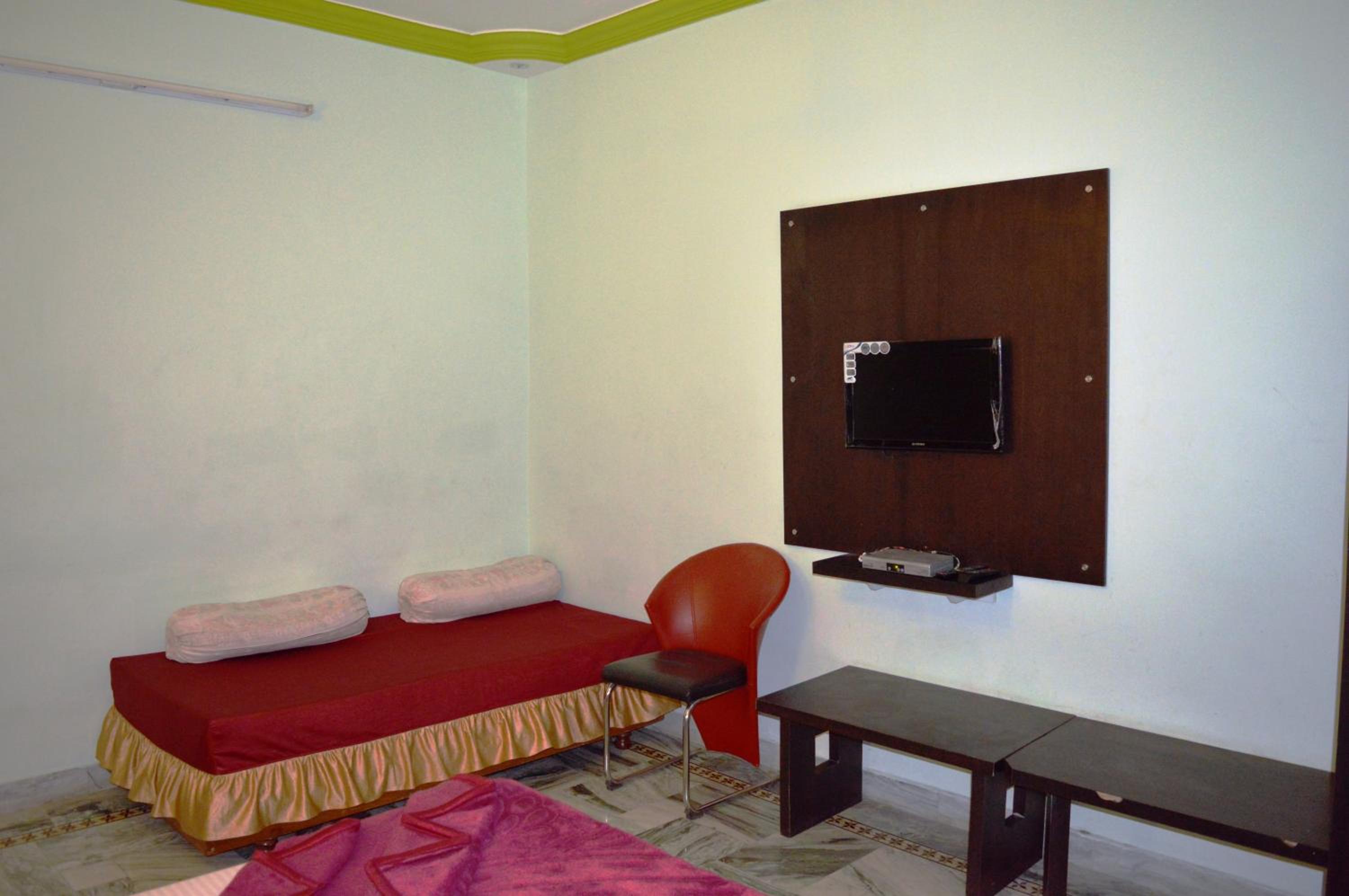 Deluxe Family Room - Photo 2