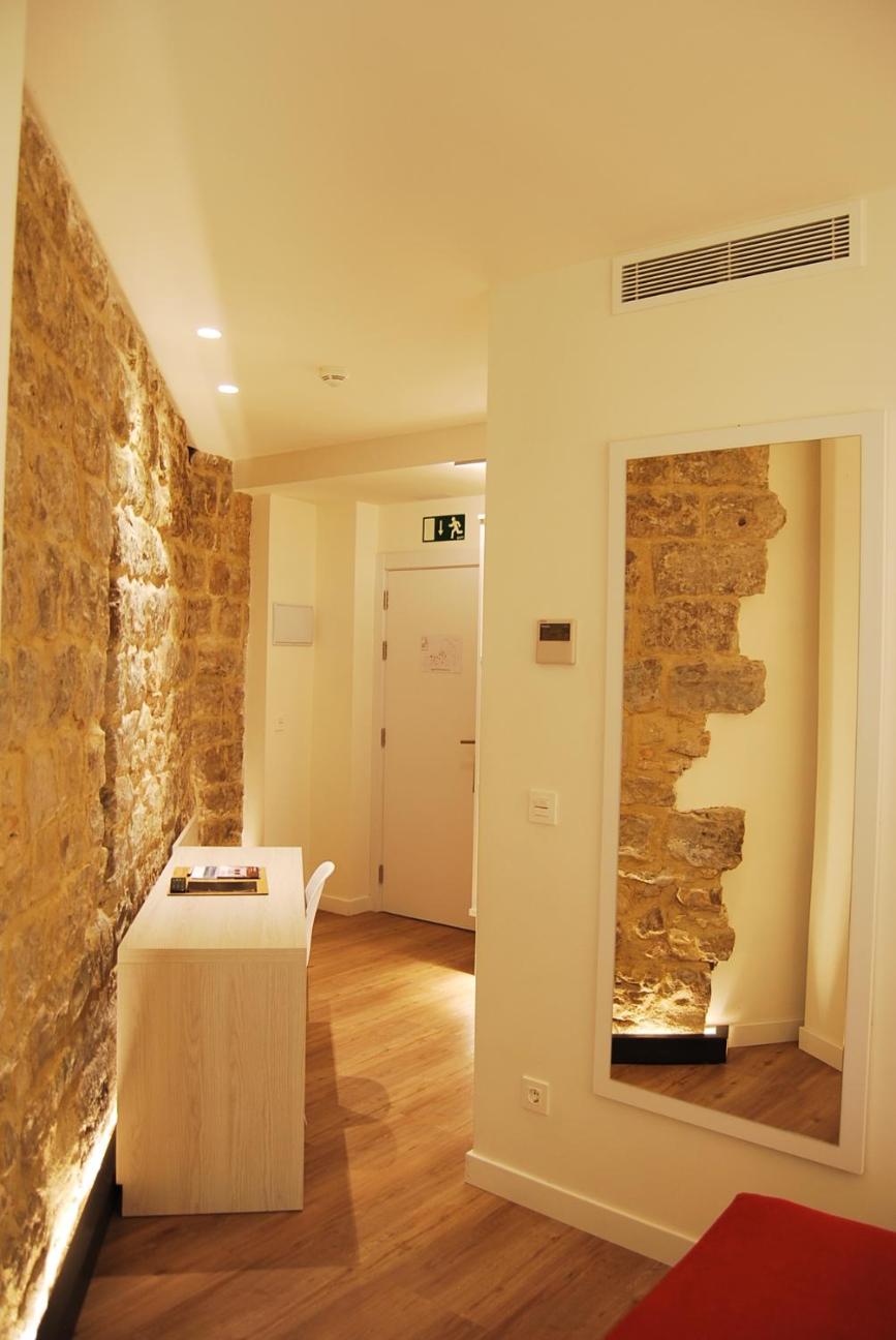 Double or Twin Room with Old Town View - Photo 24