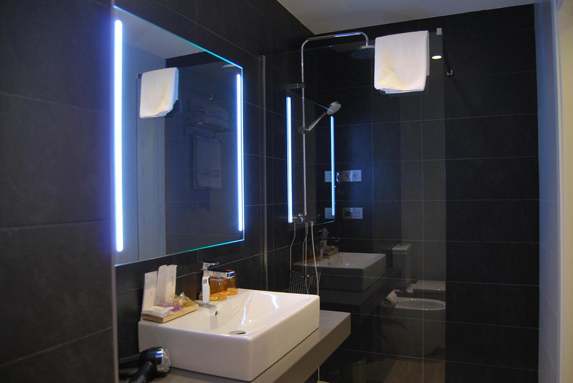 Double or Twin Room with Old Town View - Photo 23