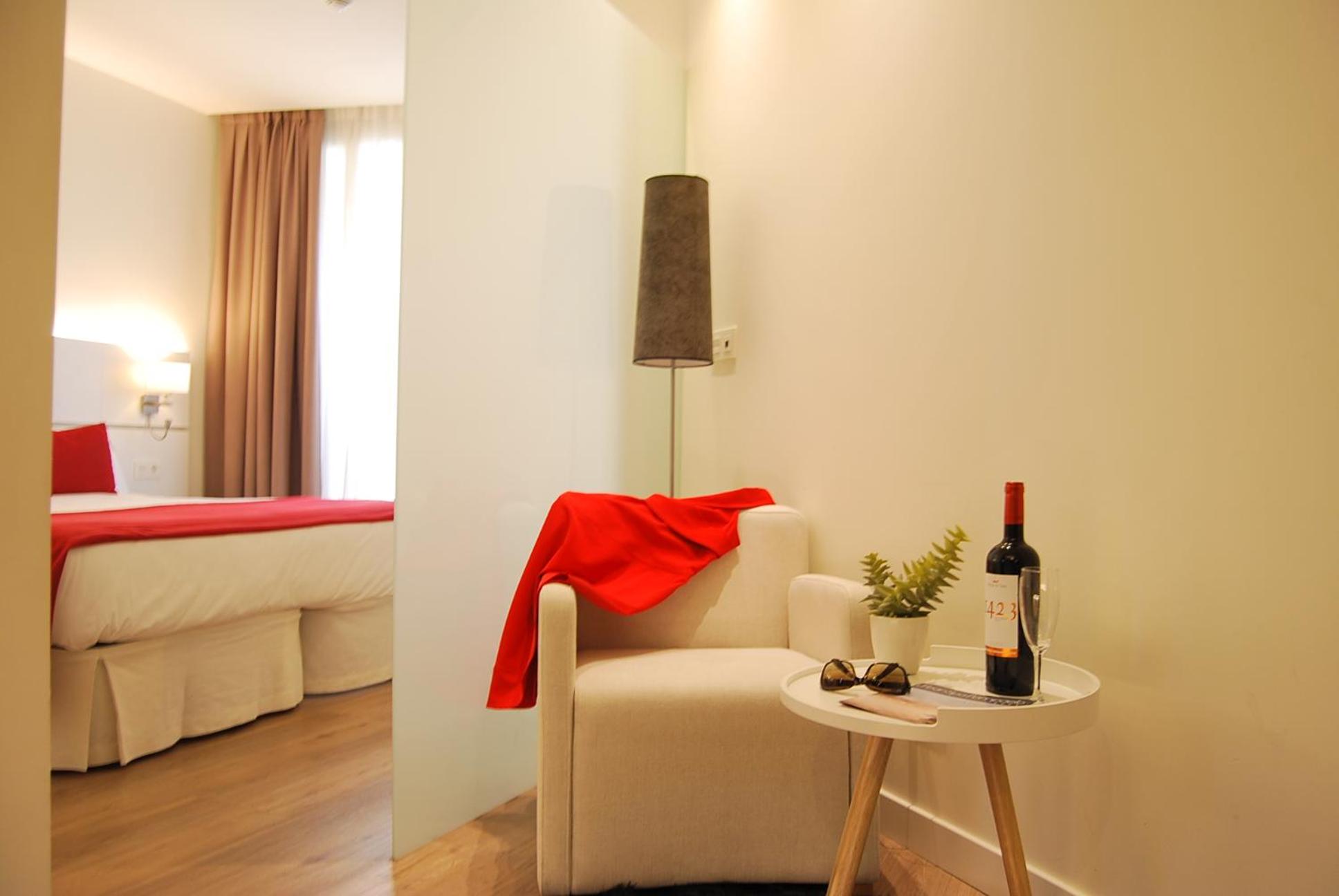 Double or Twin Room with Old Town View - Photo 14