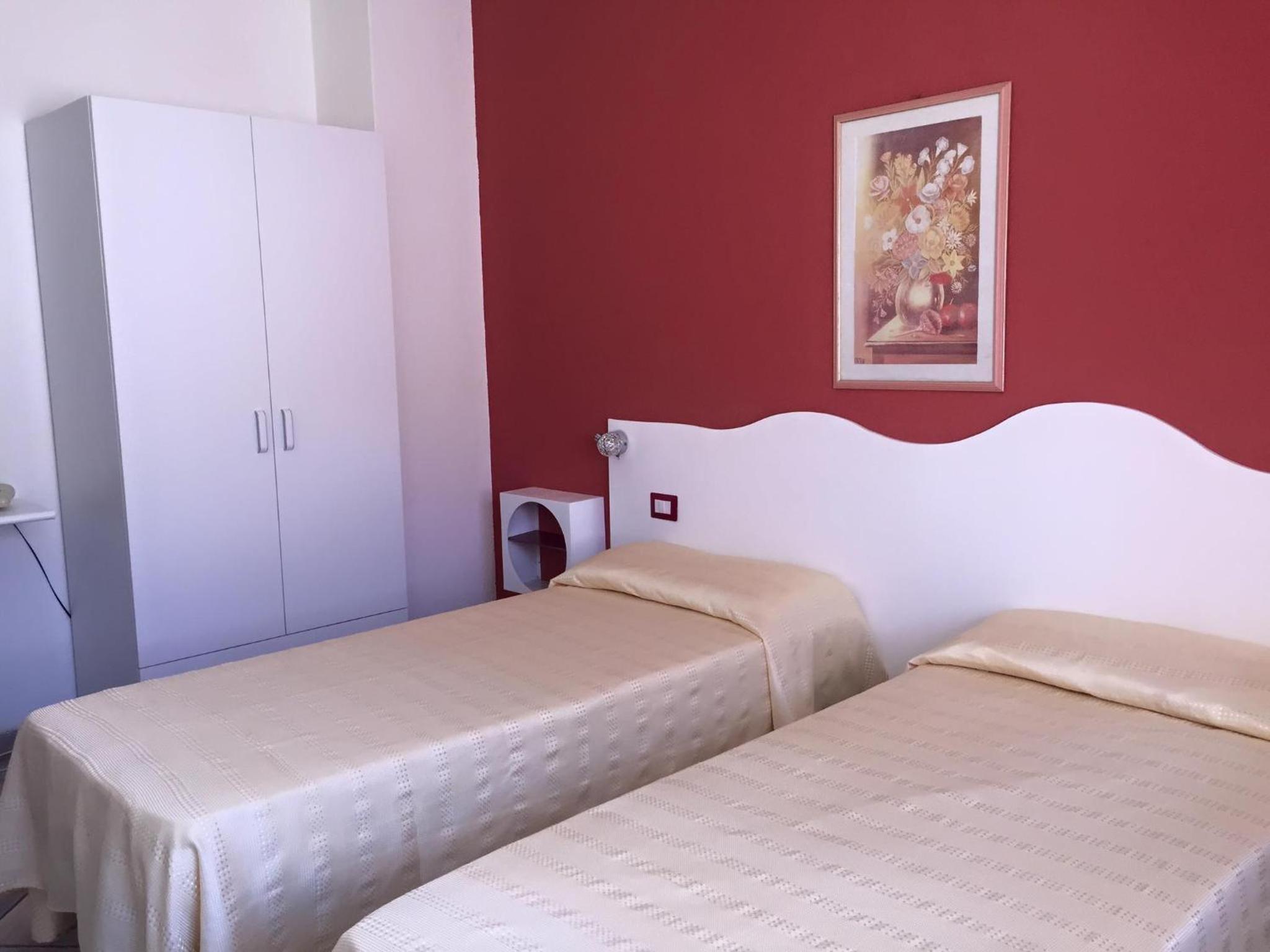 Economy Twin Room photo 2