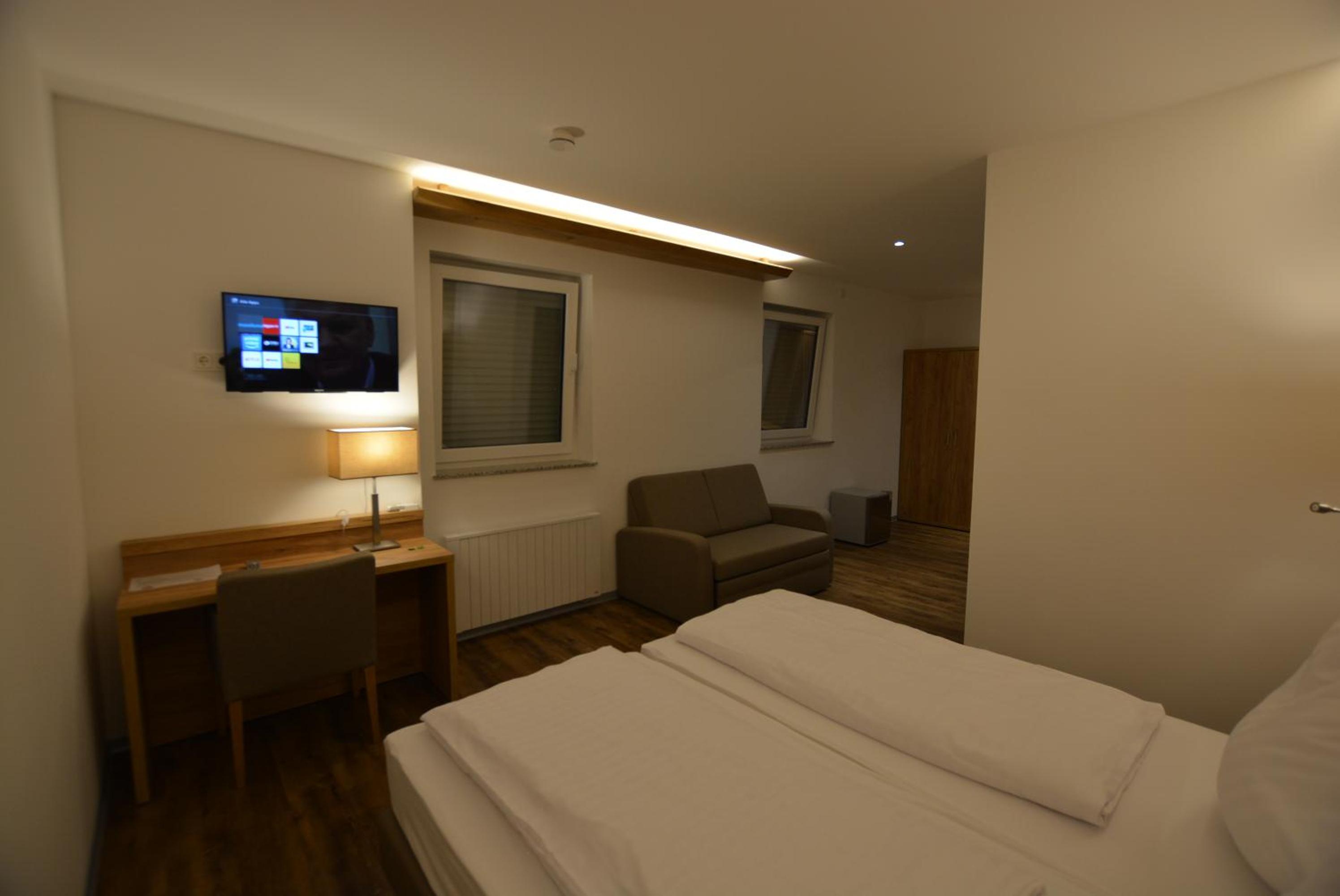 Double or Twin Room with Shower