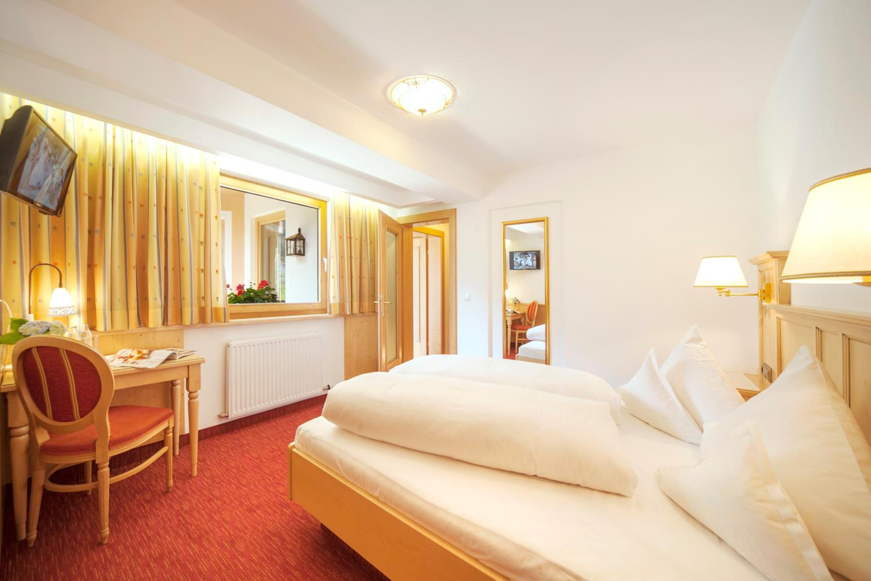 Family Suite (2 Adults + 2 Children)