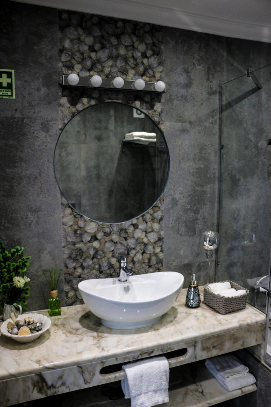 Twin Room with Shared Bathroom photo 2