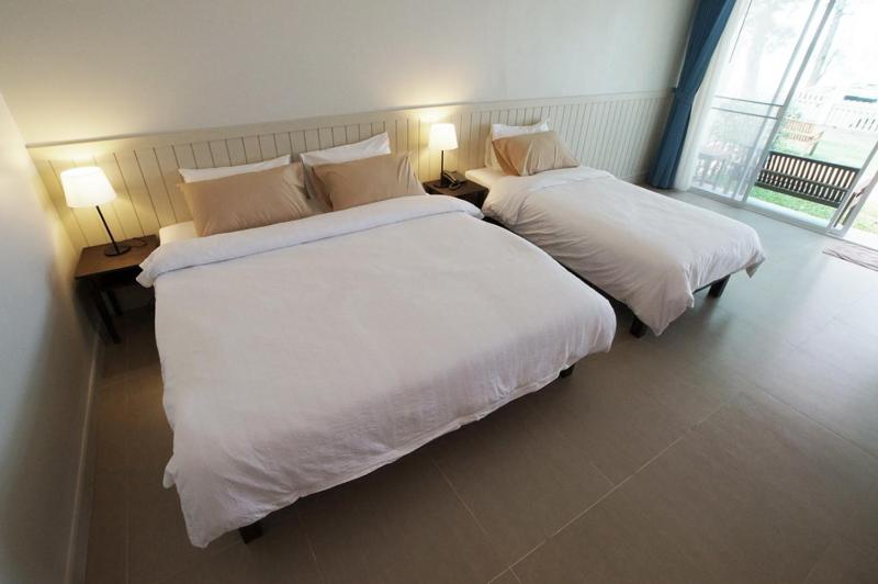 Deluxe Triple Room with Sea View