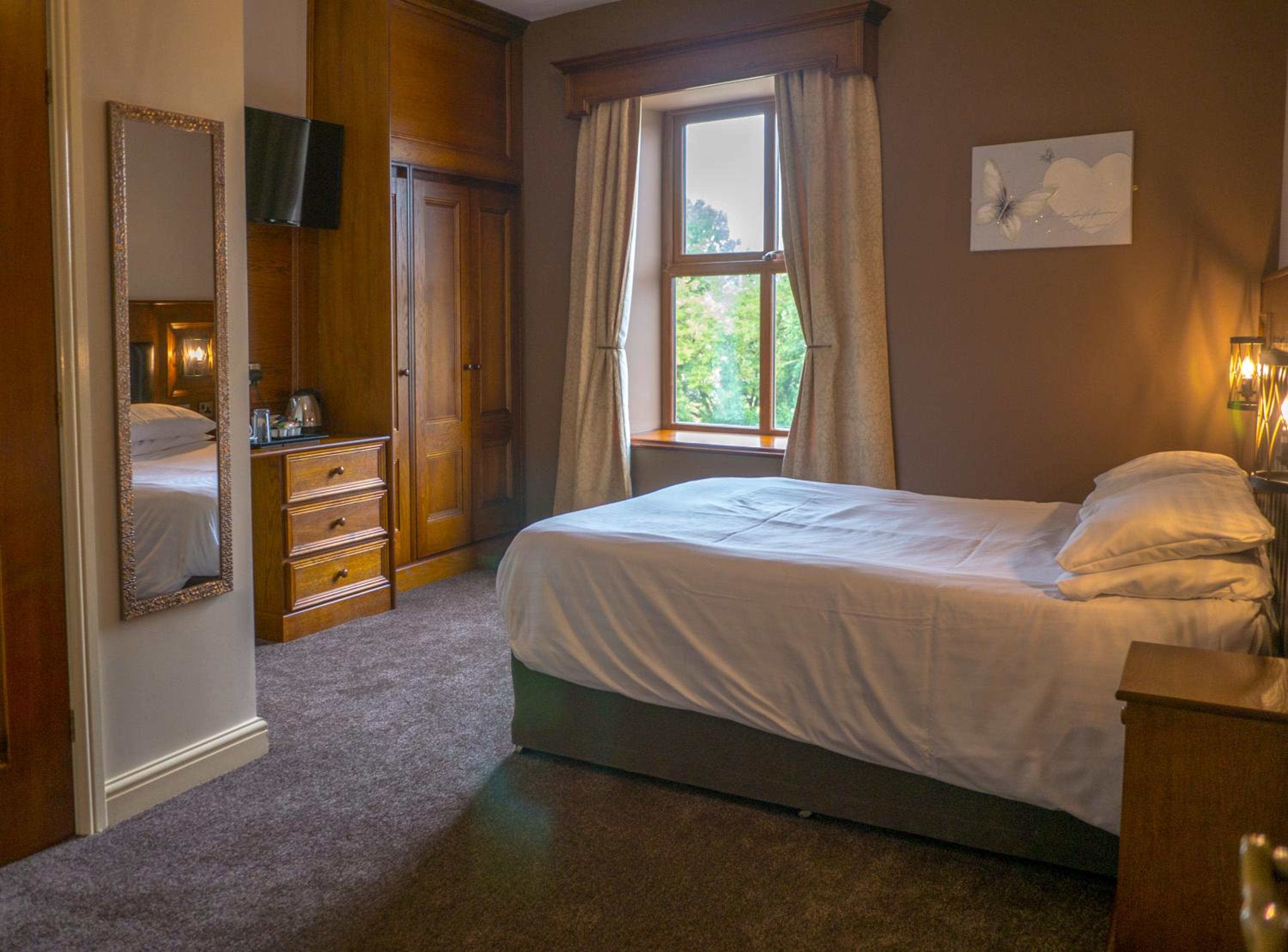 Deluxe Double Room with Shower - Photo 3