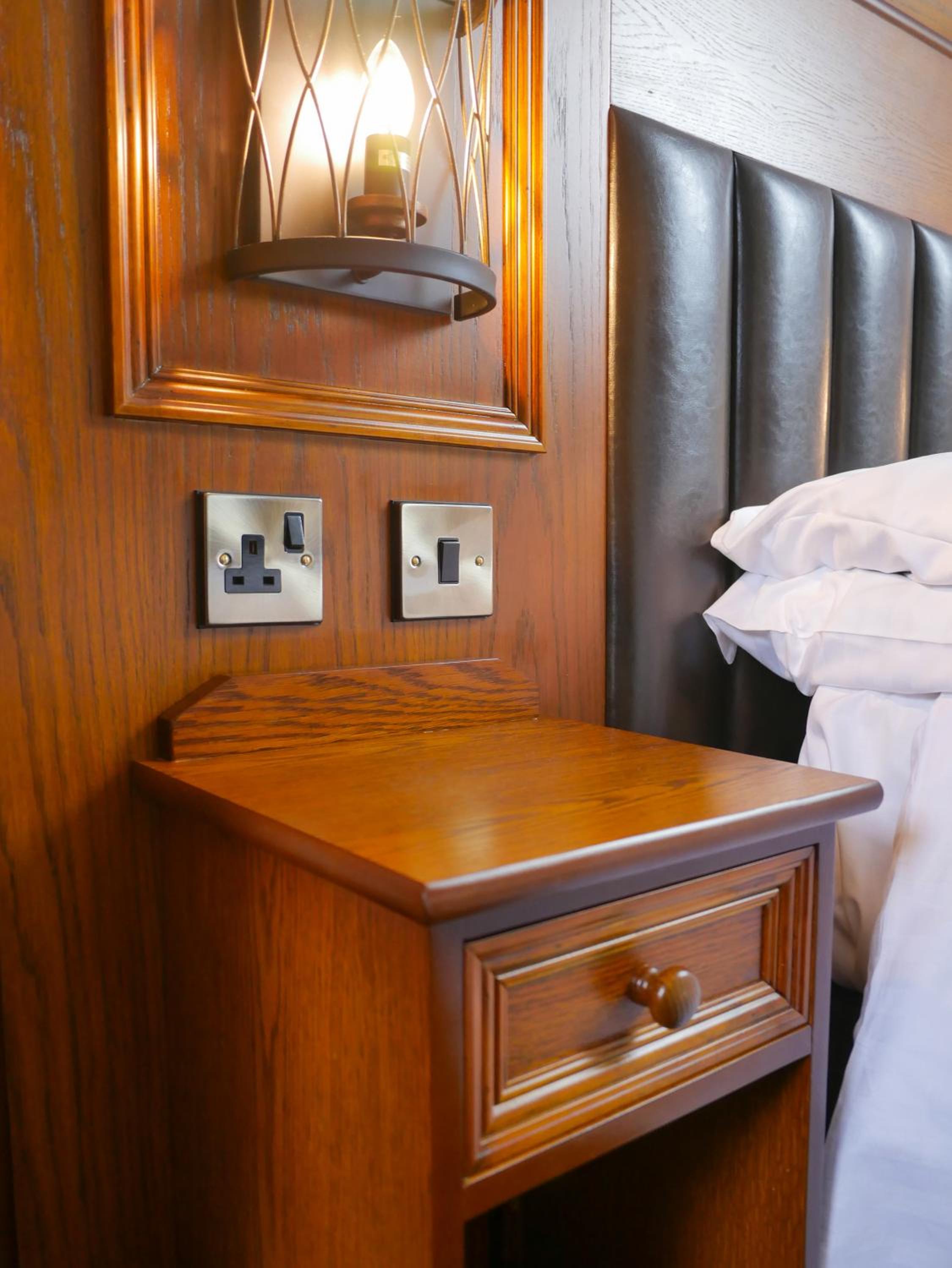 Deluxe Double Room with Shower - Photo 4