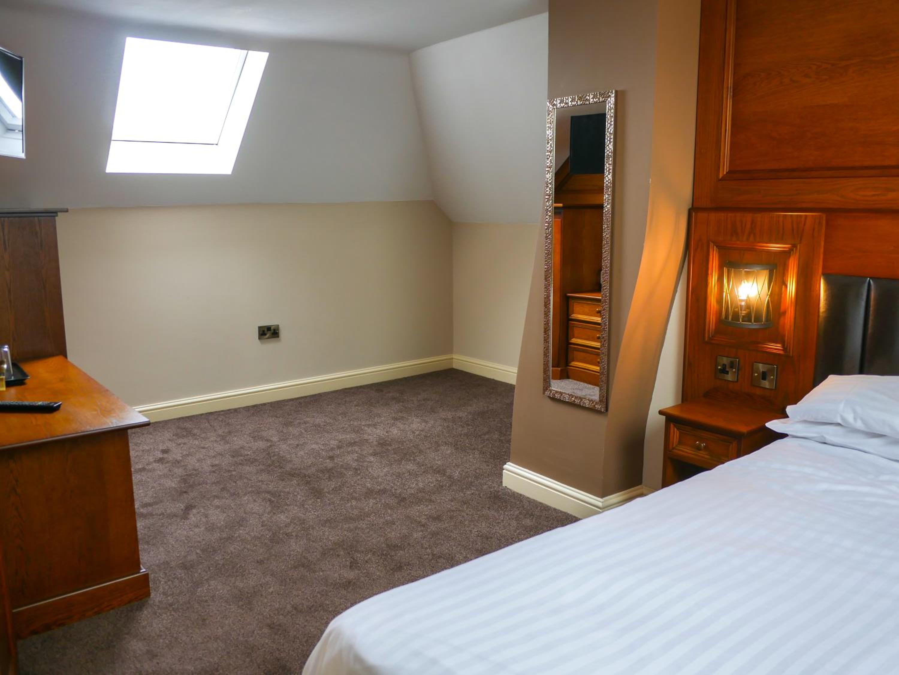 Deluxe Double Room with Shower - Photo 7