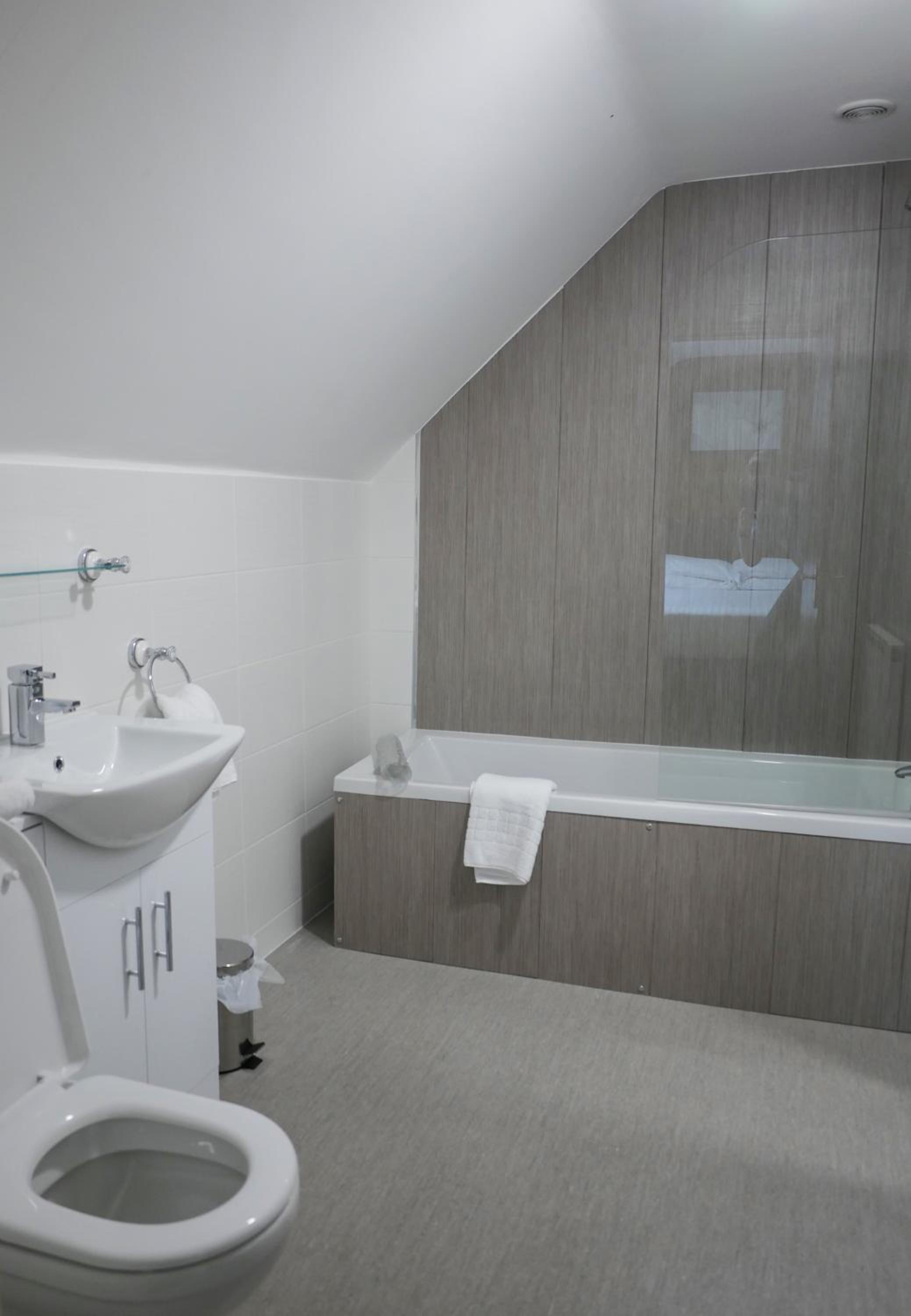 Deluxe Double Room with Shower - Photo 13