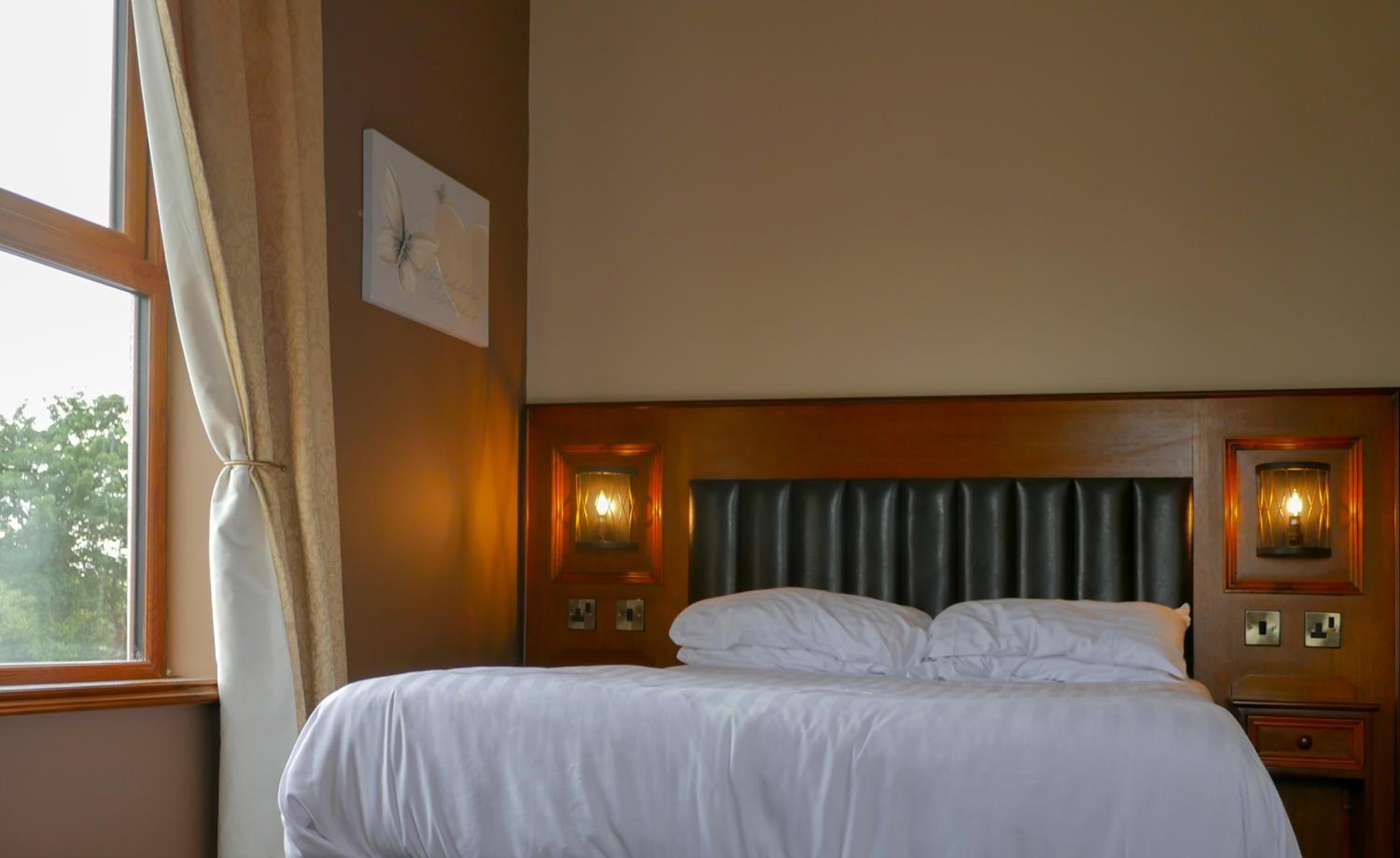 Deluxe Double Room with Shower - Photo 14