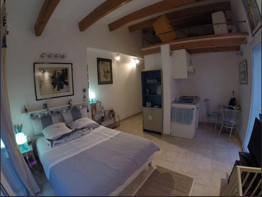 Deluxe Room (2 Adults + 1 Child)