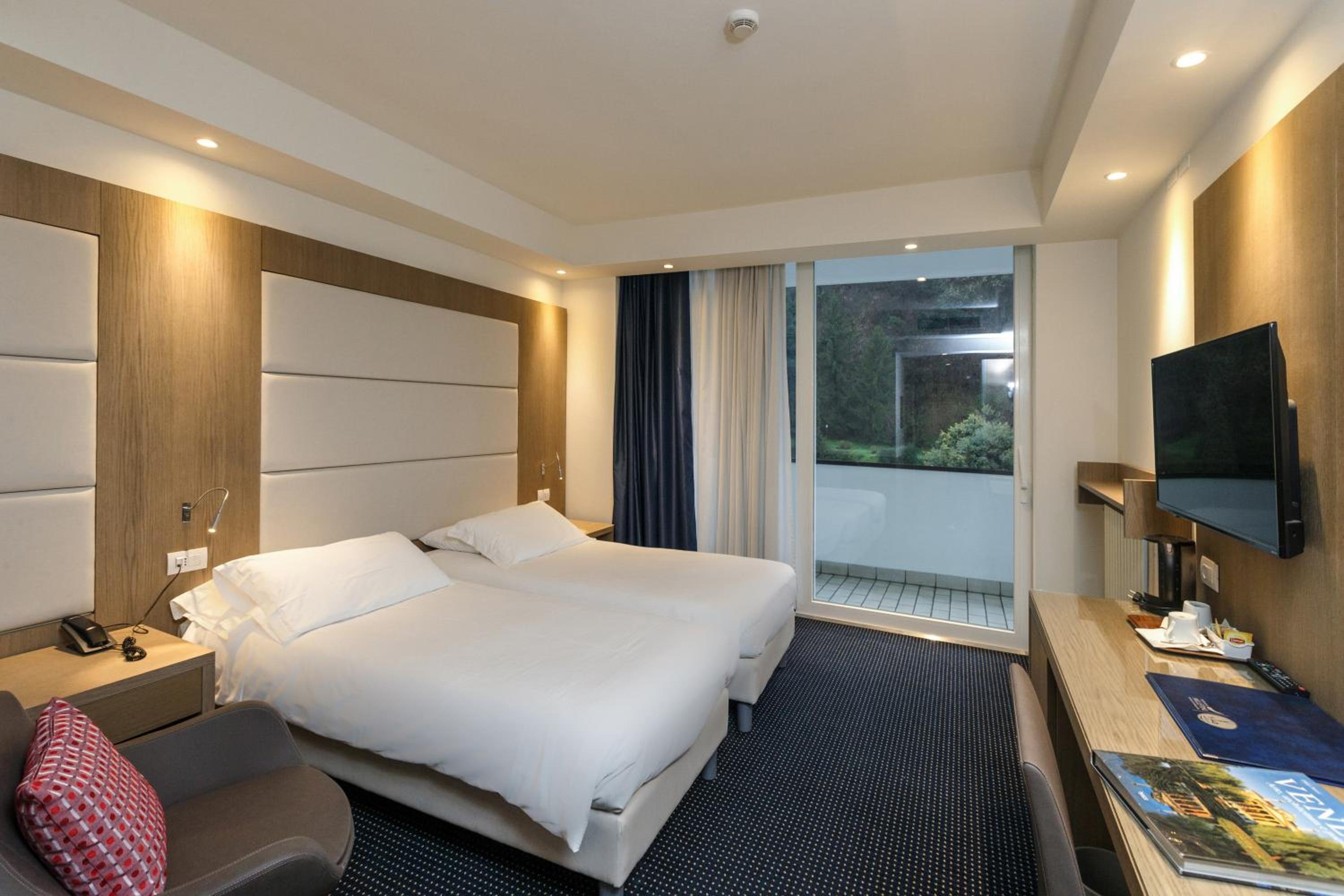 Superior Triple Room photo 3