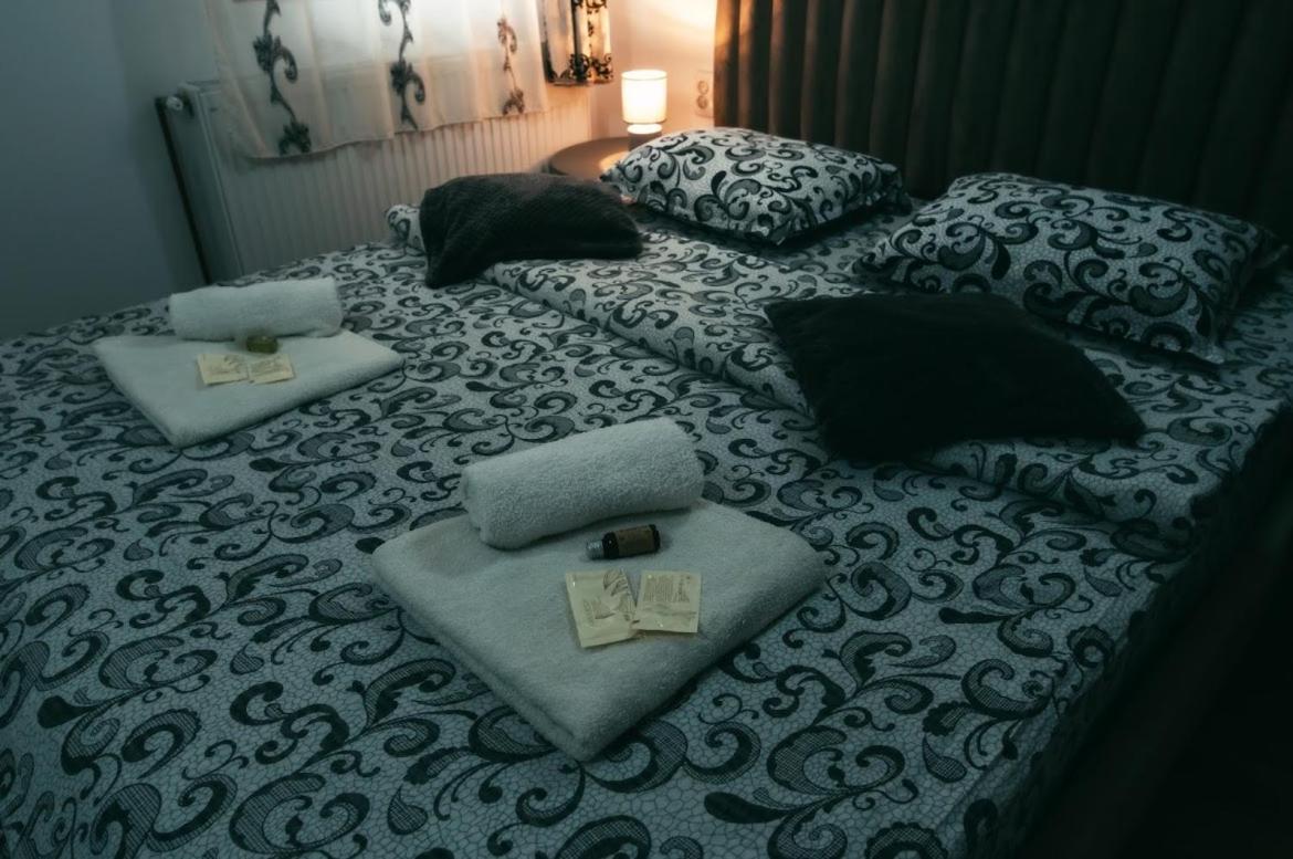 Standard Double Room with Shared Bathroom