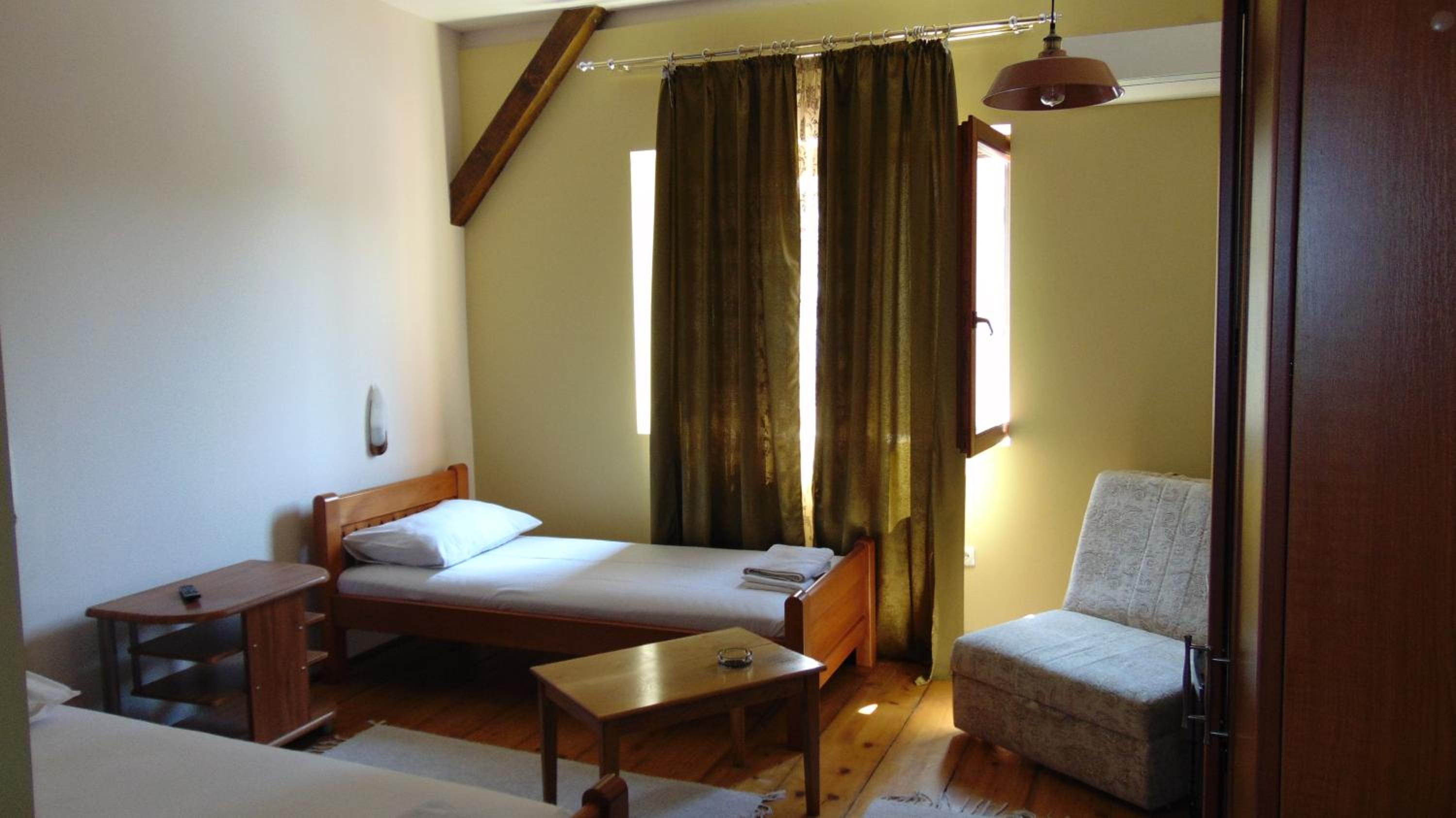 Standard Twin Room with Private Bathroom