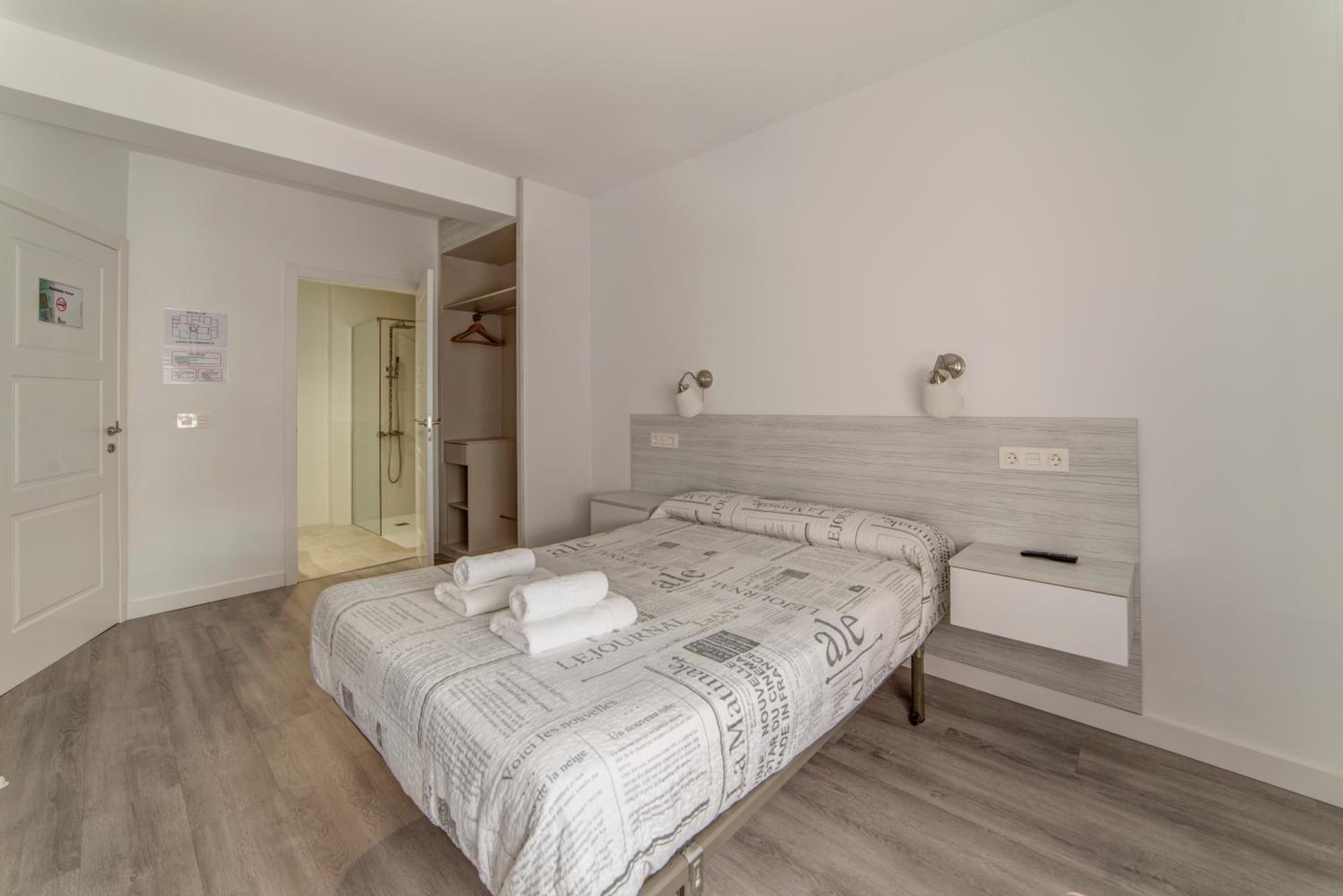 Double Room with One Double Bed - Photo 5