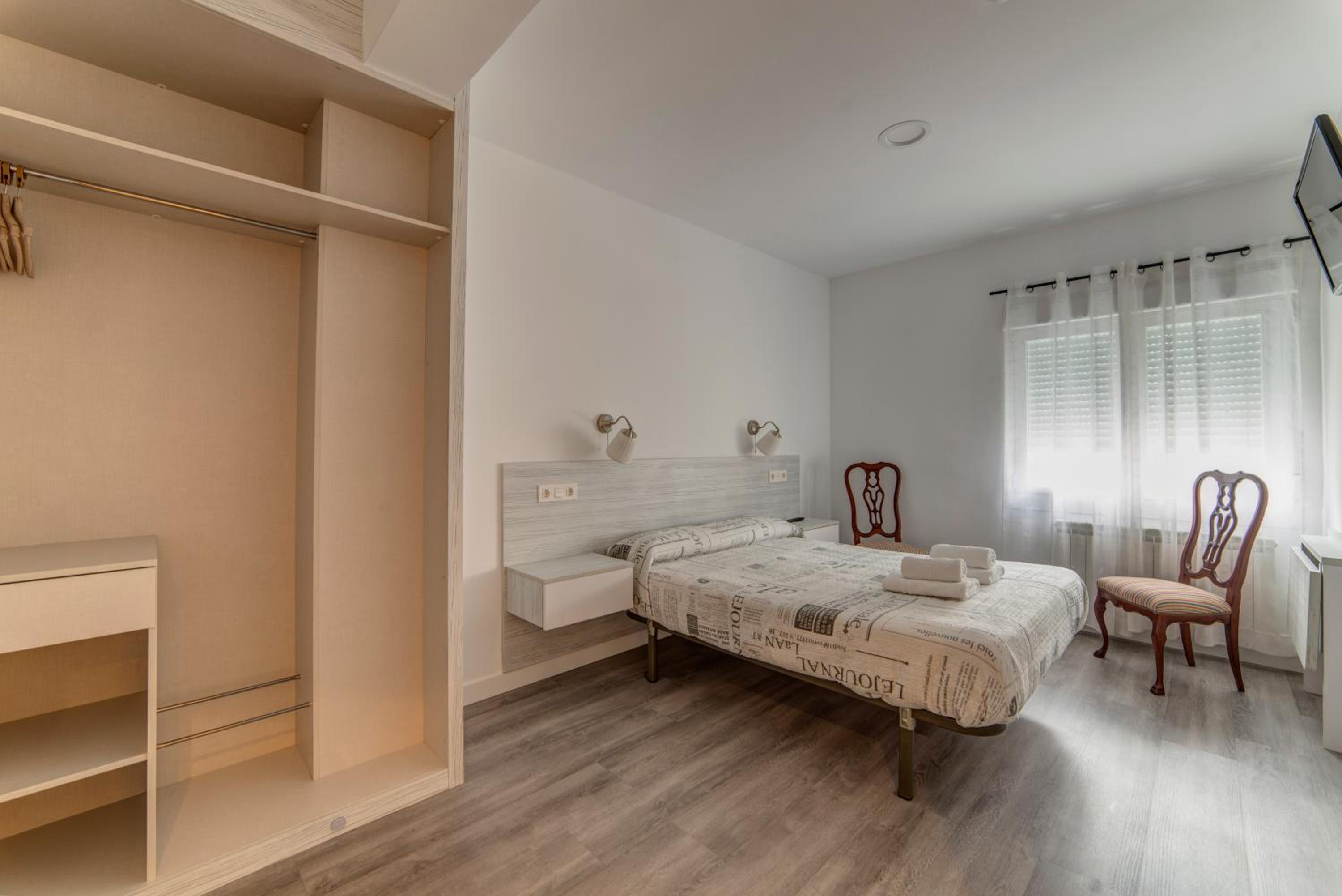 Double Room with One Double Bed - Photo 7