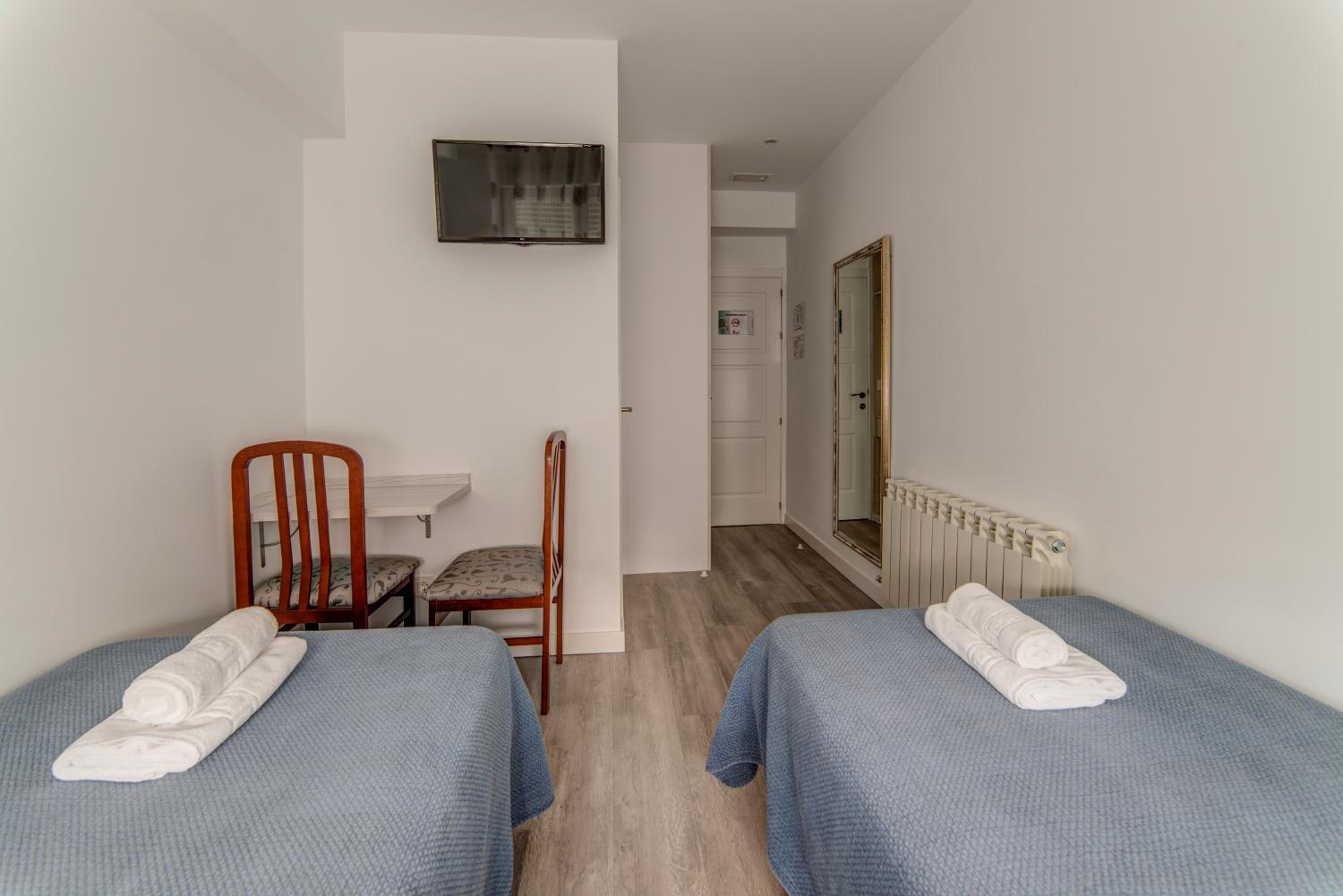 Twin Room - Photo 4