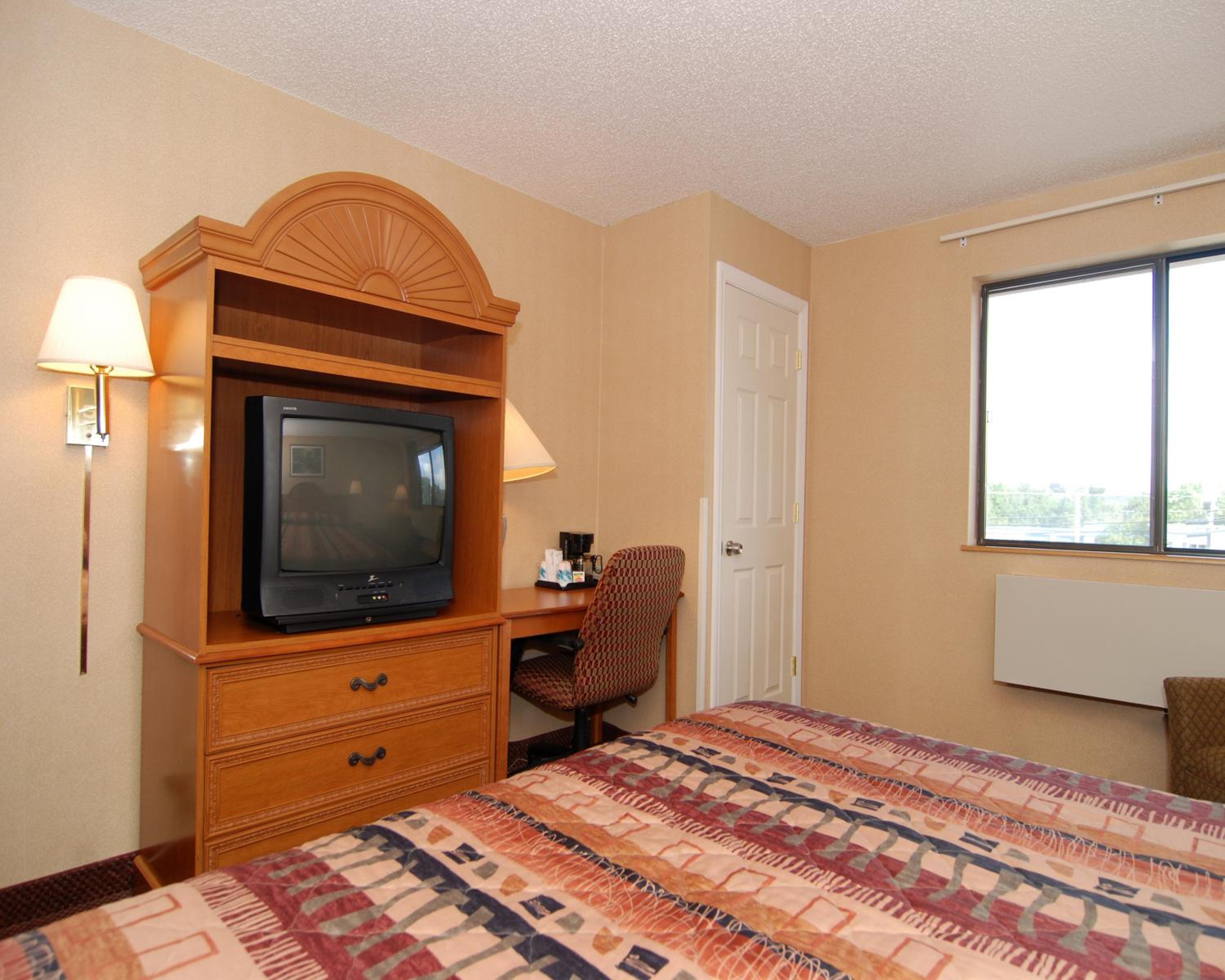 King Room - Non-Smoking - Photo 3