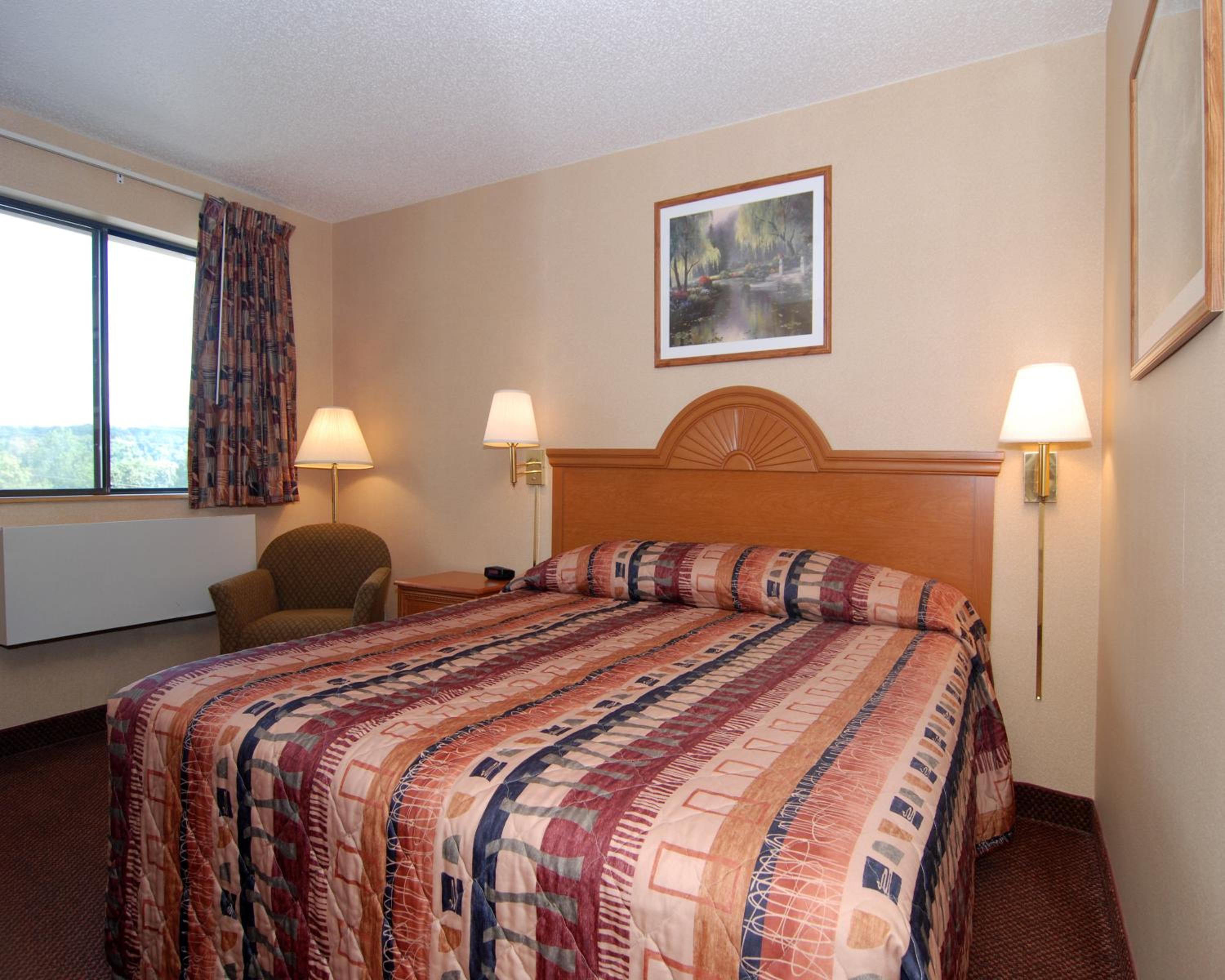King Room - Non-Smoking - Photo 4