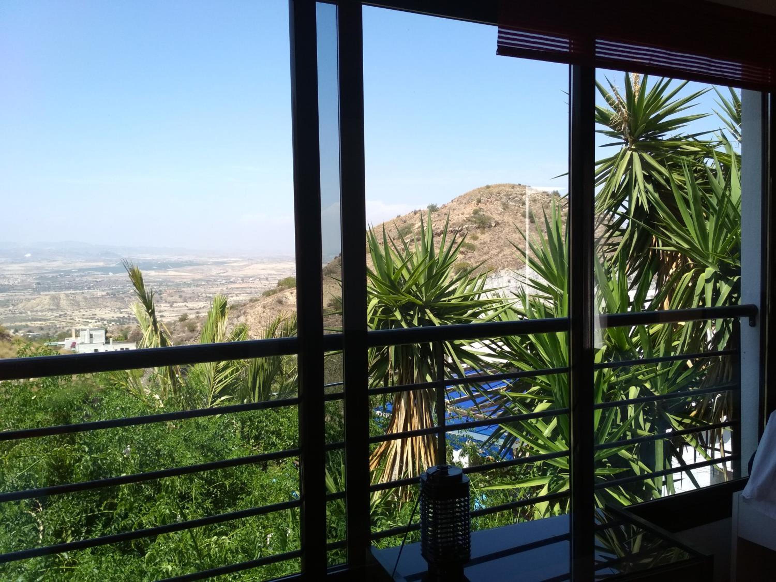 Apartment with Mountain View - Photo 8