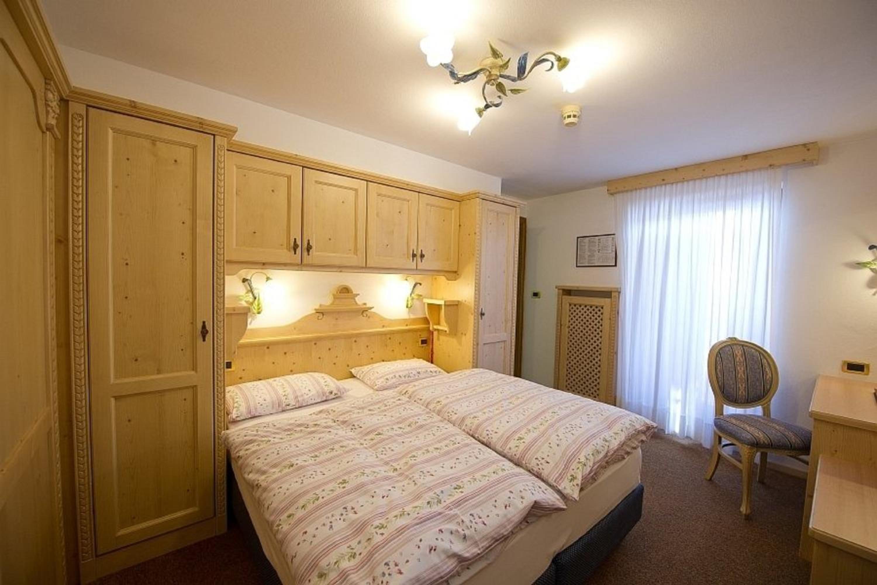 Double or Twin Room with Mountain View - Photo 4