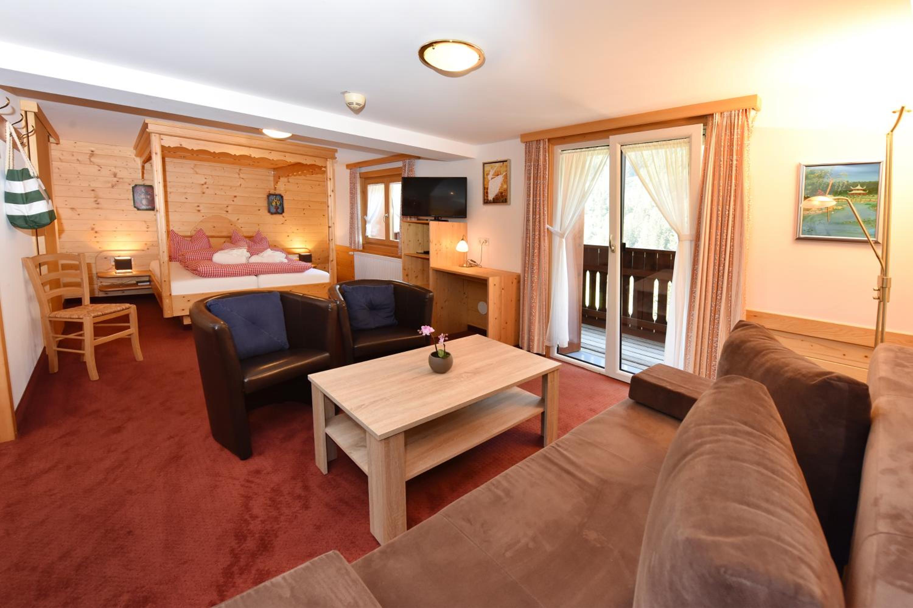 Family Suite with Balcony photo 2