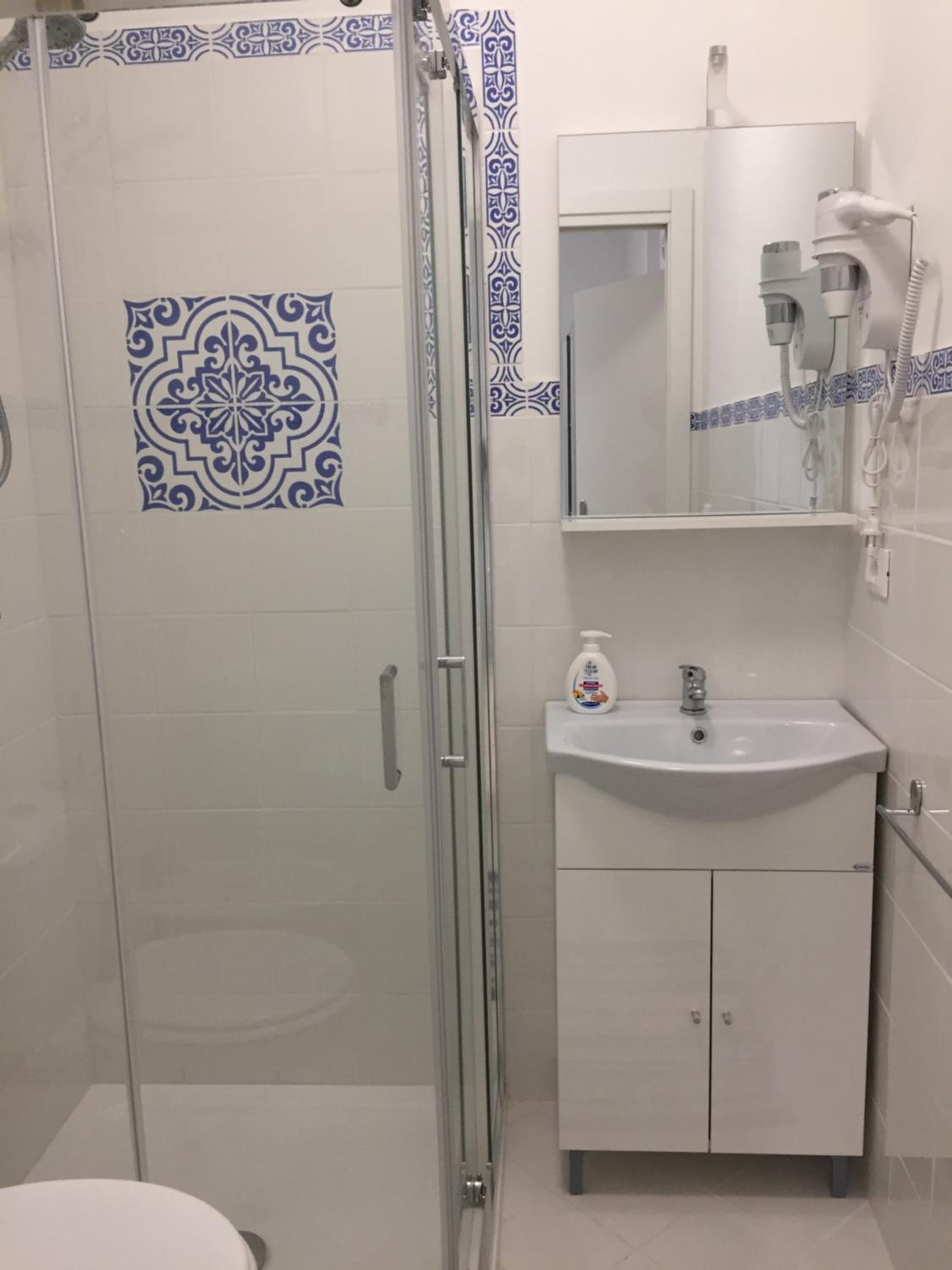Double or Twin Room - Photo 2