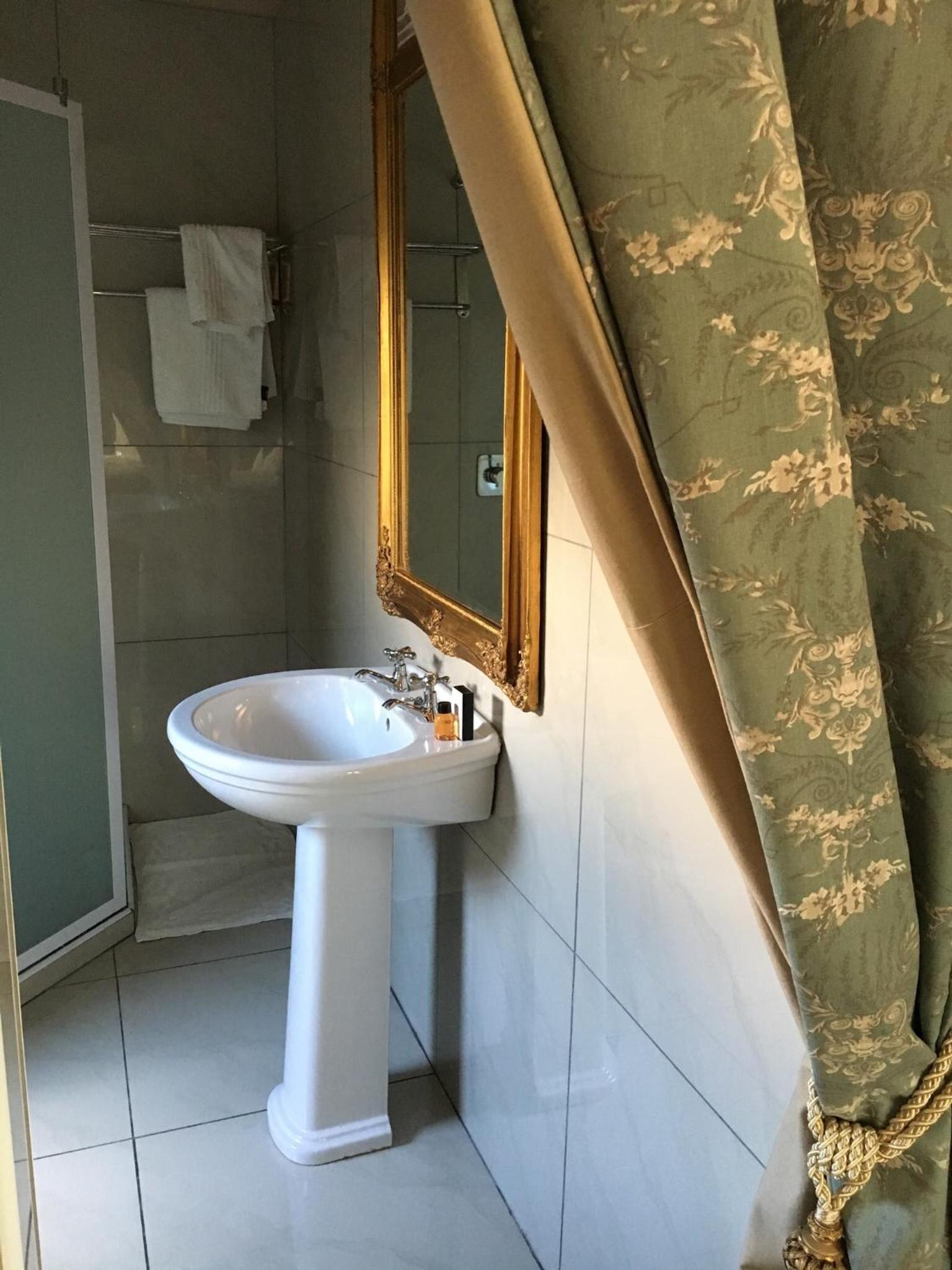 Standard Double Room - Photo 16
